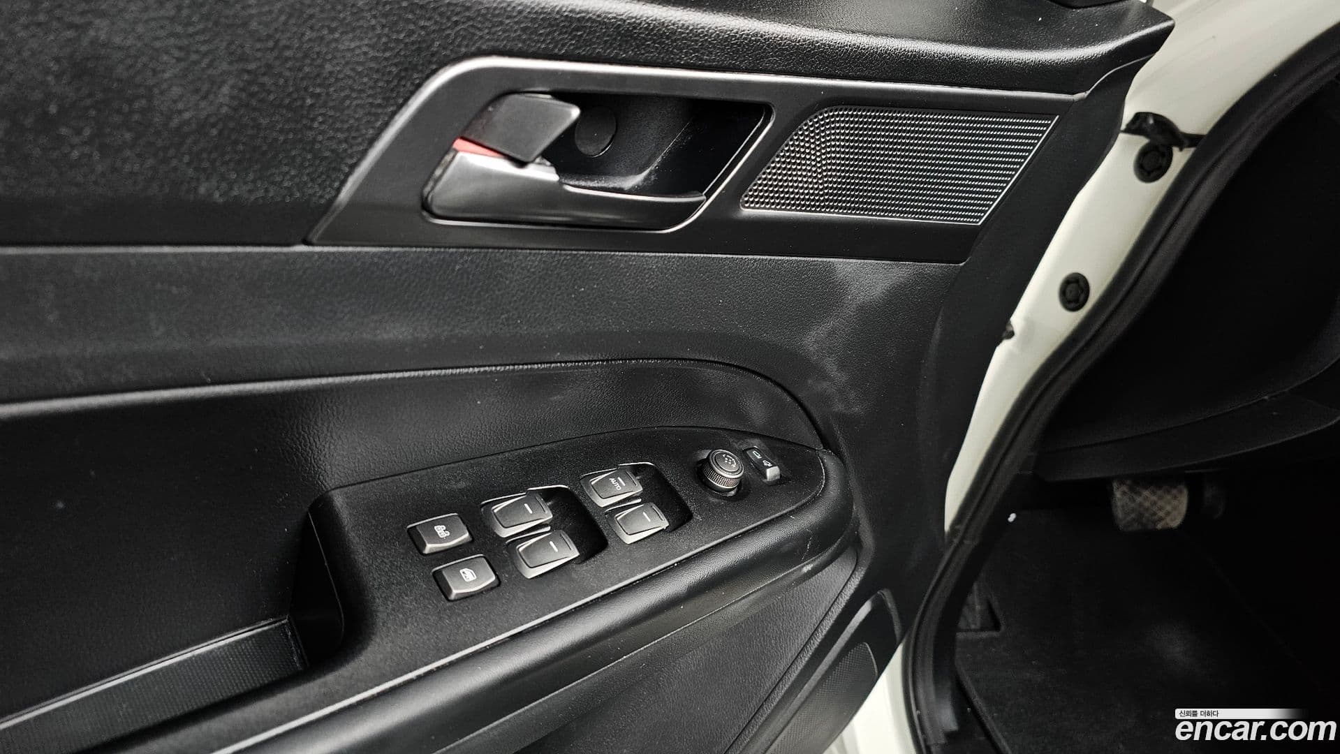 Main__Slider__Photo:Rexton KG_Mobility_Ssangyong 2023.2-15