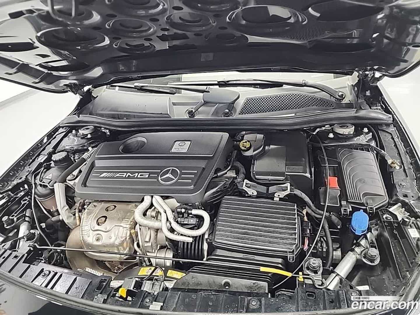 GLA-Class Mercedes-Benz 2018.2-INNER-006