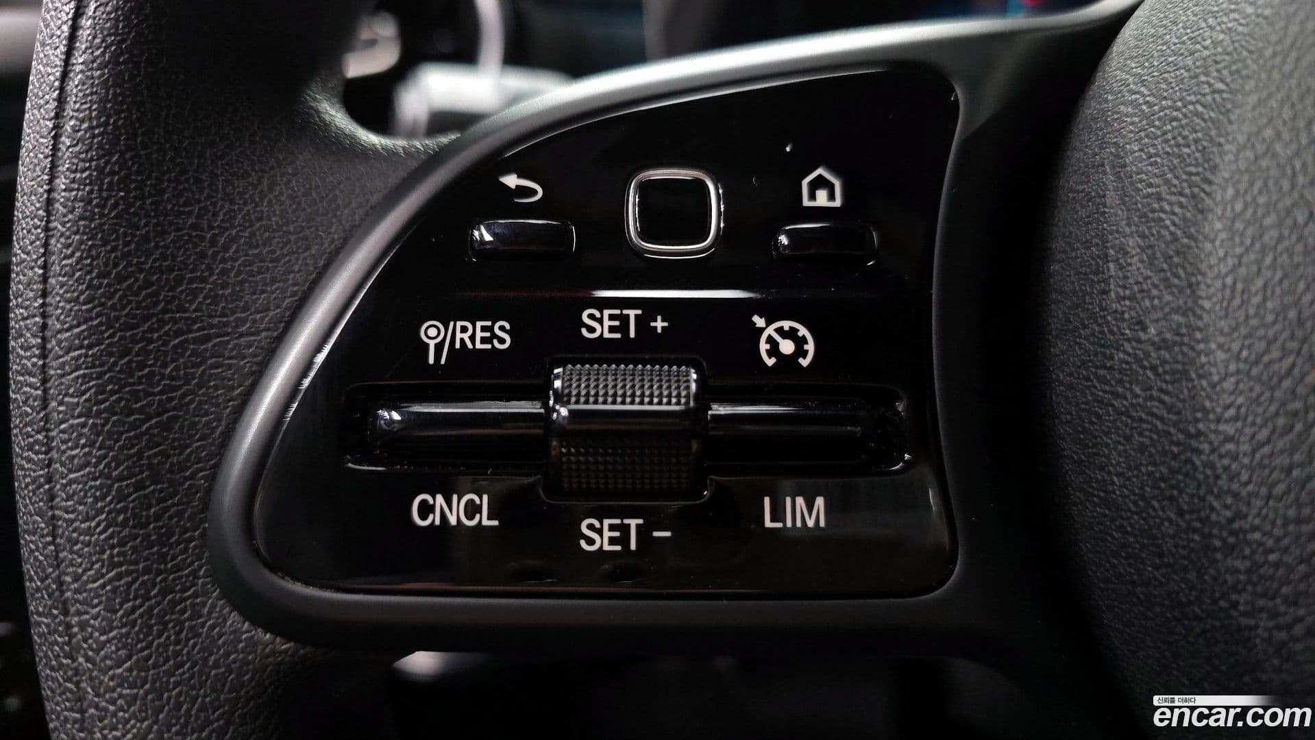 Main__Slider__Photo:A-Class Mercedes-Benz 2019.8-15