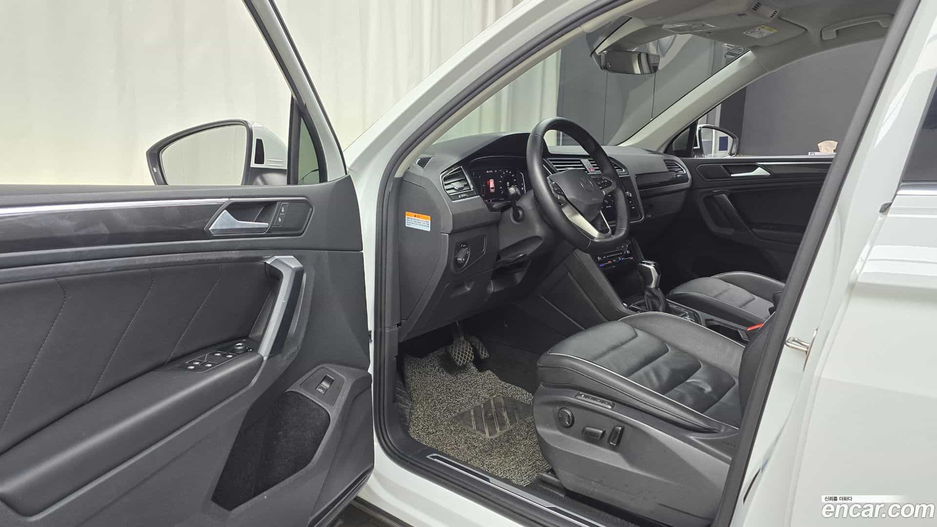 Tiguan Volkswagen 2022.5-INNER-010