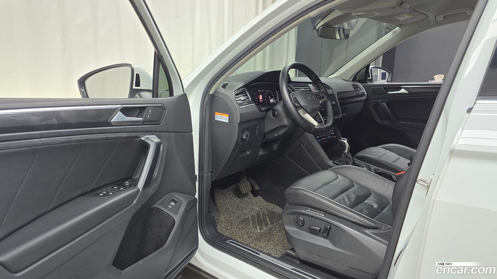 Main__Slider__Photo:Tiguan Volkswagen 2022.5-9