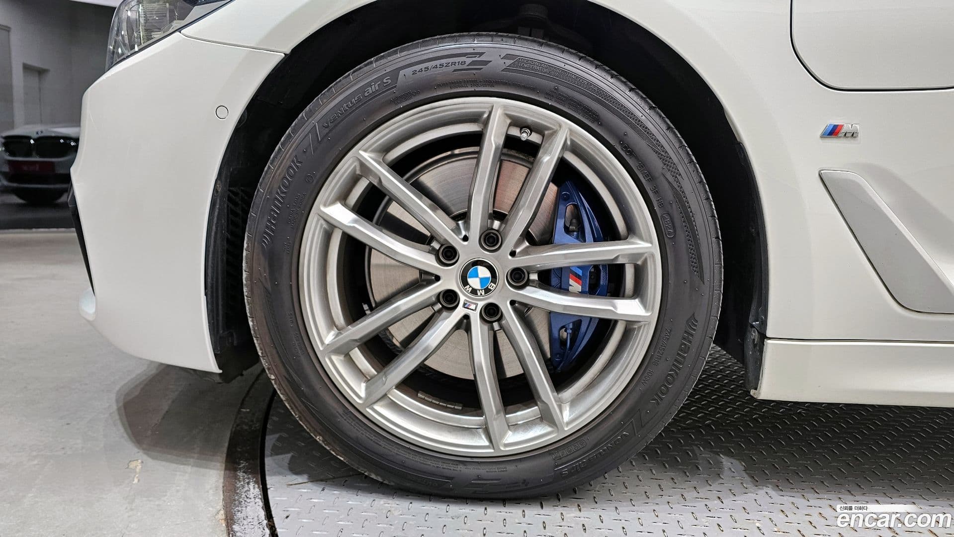 Main__Slider__Photo:5-Series BMW 2020.3-4