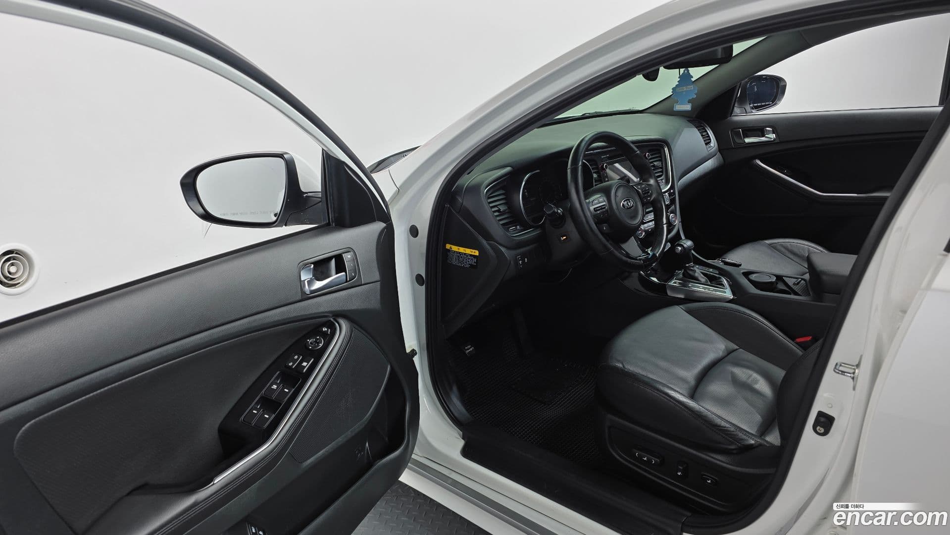 Main__Slider__Photo:K5 Kia 2014.1-11