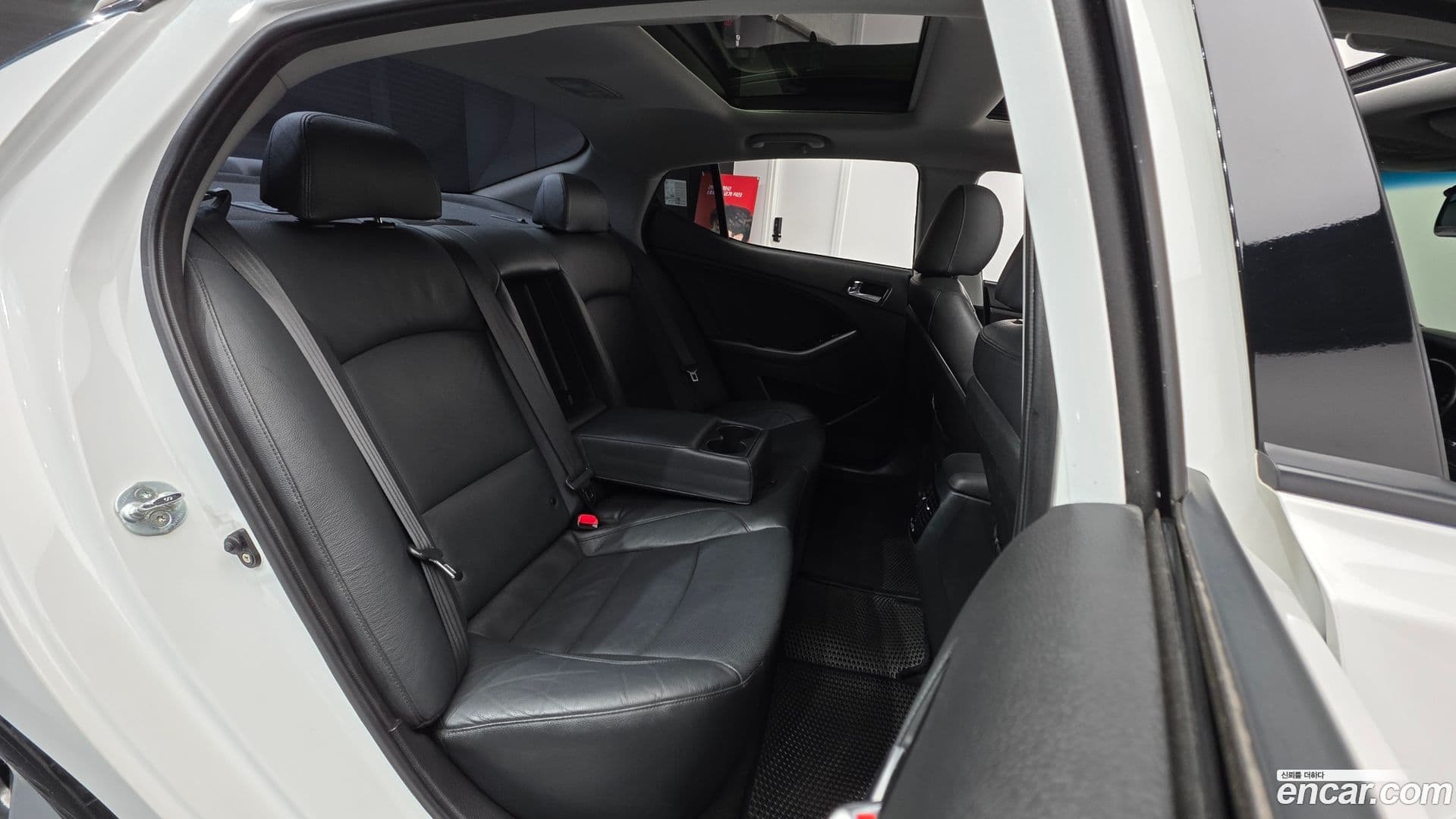 Main__Slider__Photo:K5 Kia 2014.1-18