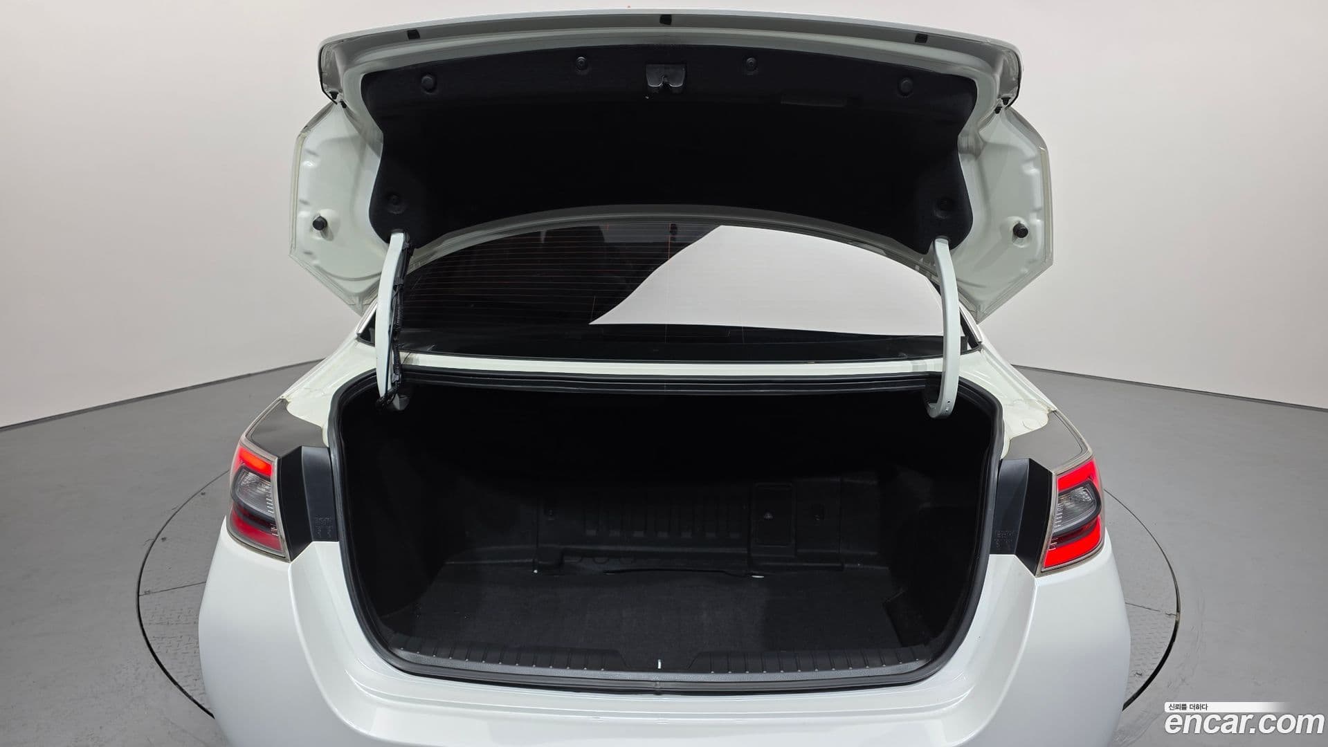 Main__Slider__Photo:K5 Kia 2014.1-19