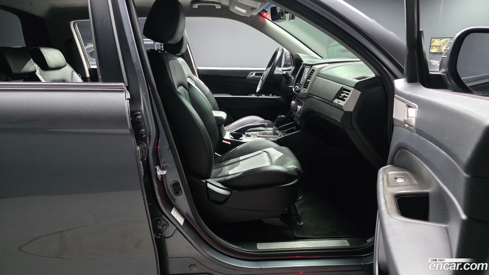 Main__Slider__Photo:Rexton KG_Mobility_Ssangyong 2018.4-10