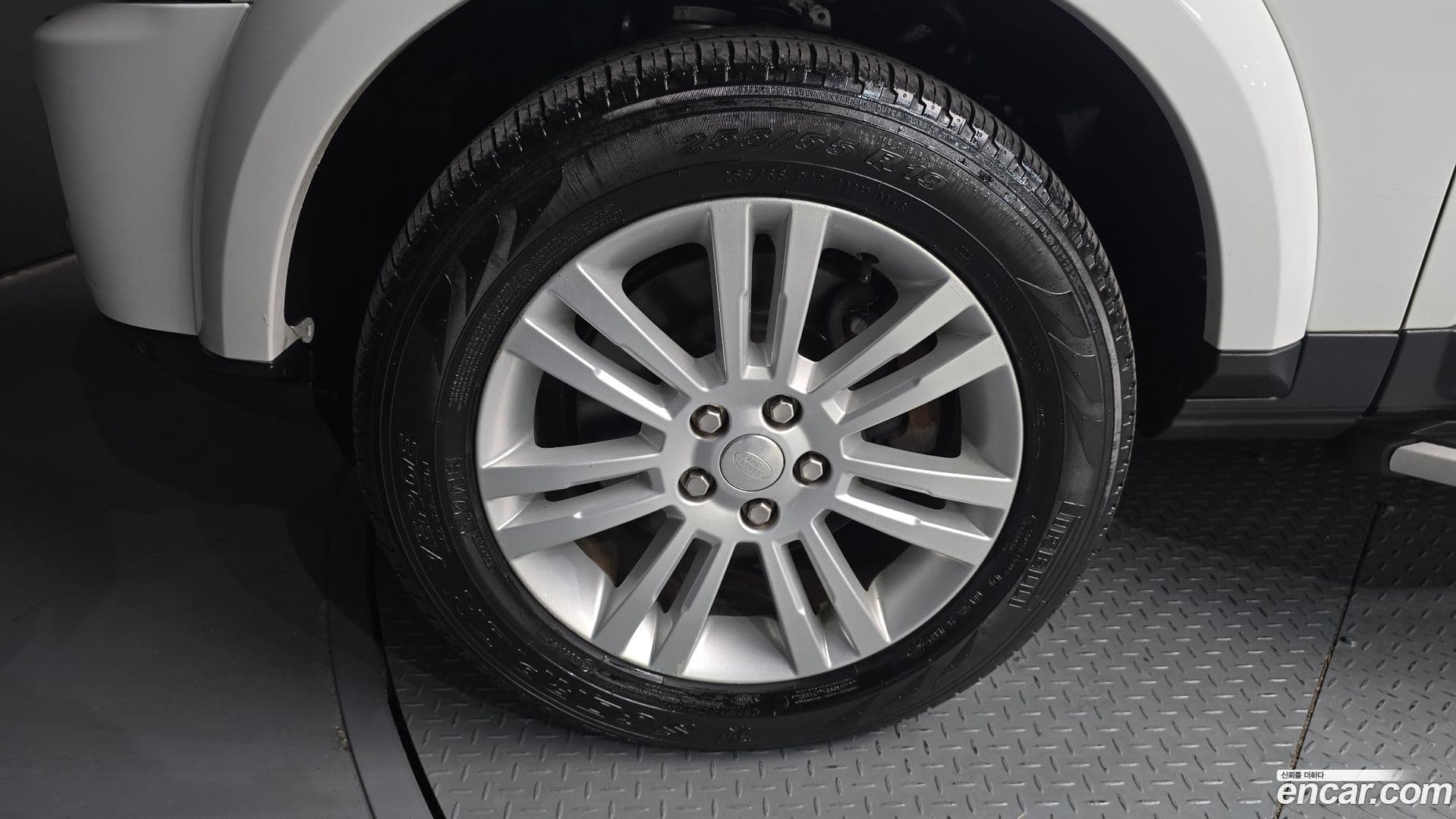 Main__Slider__Photo:Discovery Land Rover 2014.5-4