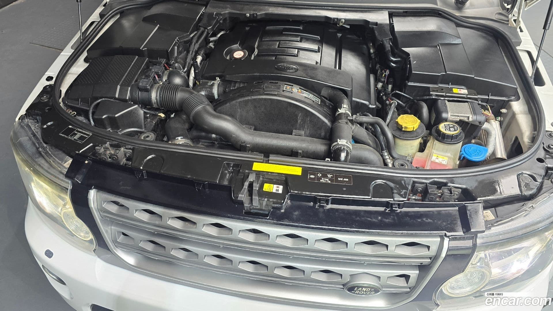 Main__Slider__Photo:Discovery Land Rover 2014.5-5