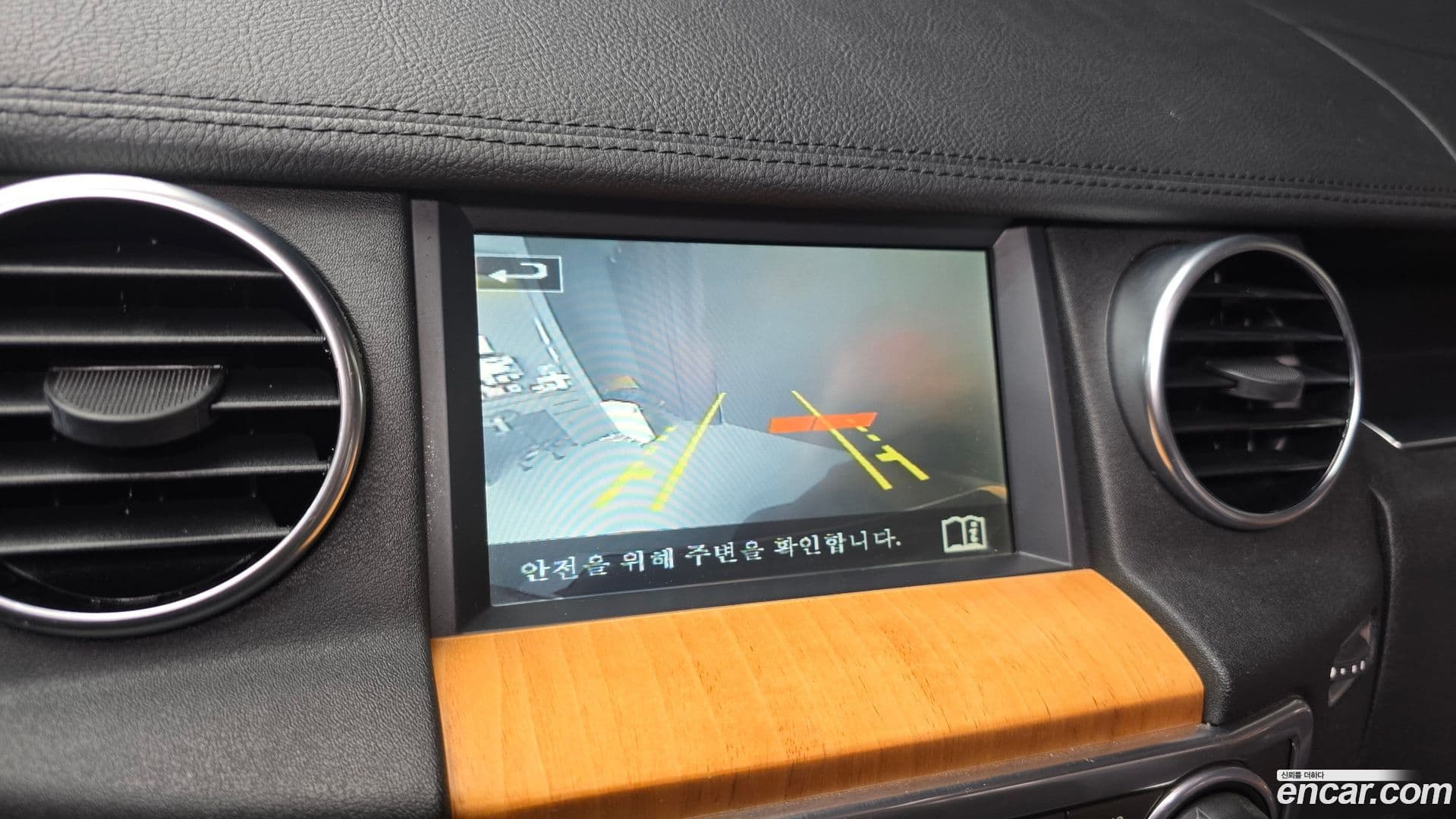 Main__Slider__Photo:Discovery Land Rover 2014.5-15