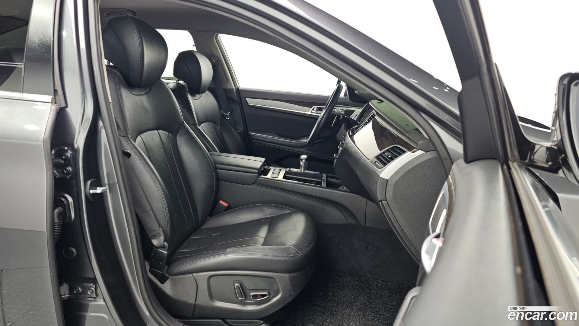 Main__Slider__Photo:G80 Genesis 2017.3-10