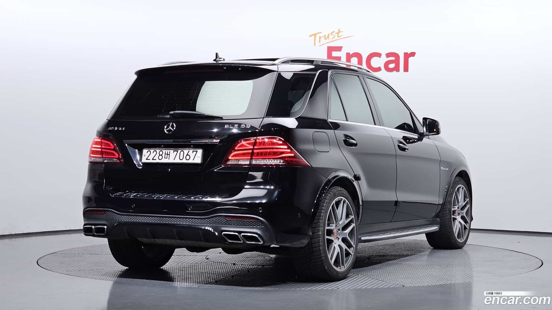 GLE-Class Mercedes-Benz 2016.2-OUTER-002