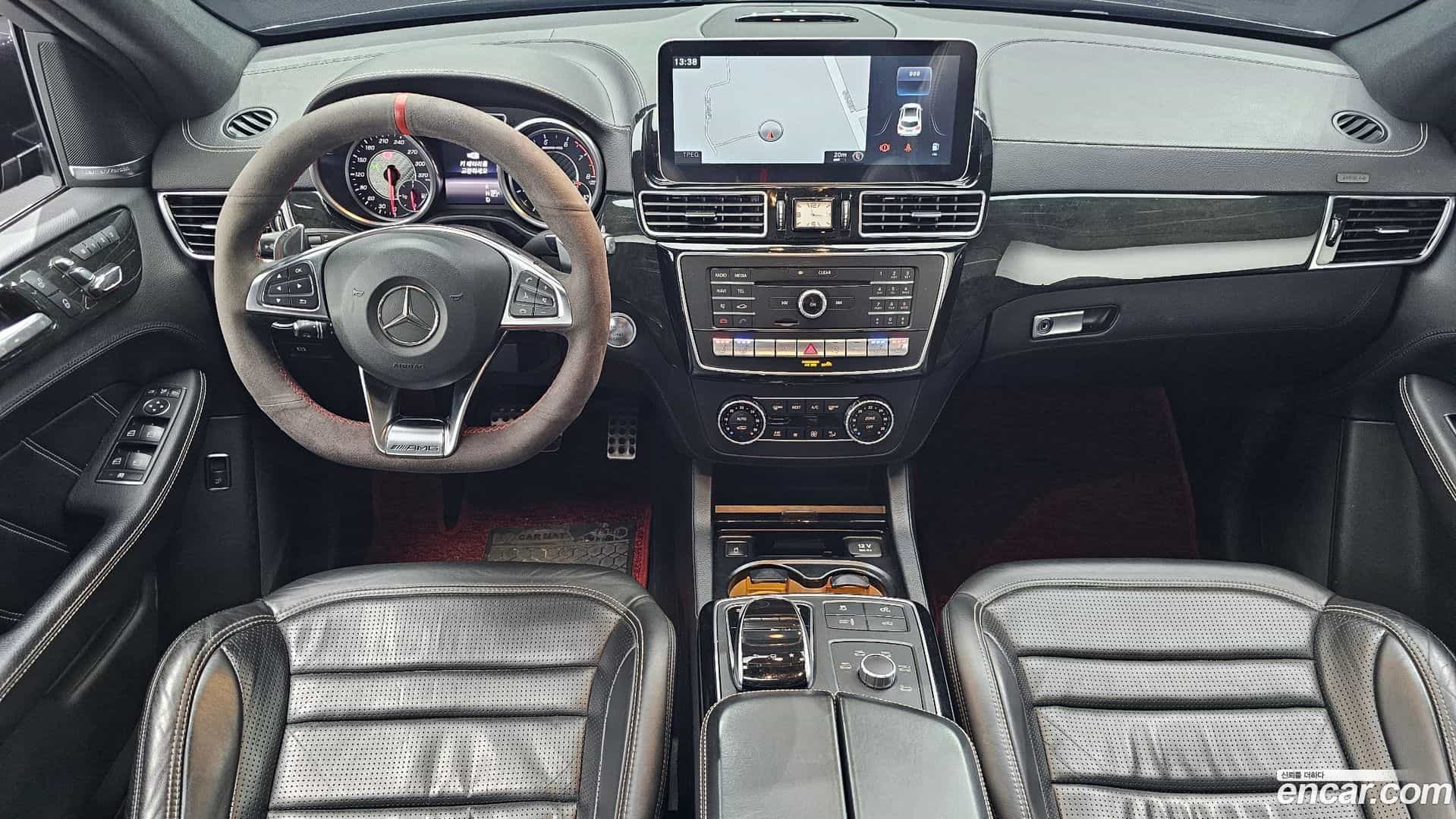 GLE-Class Mercedes-Benz 2016.2-INNER-007