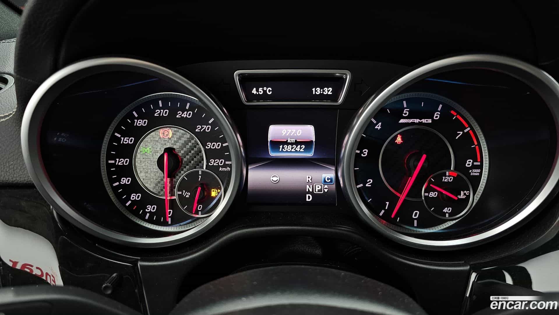 GLE-Class Mercedes-Benz 2016.2-INNER-008