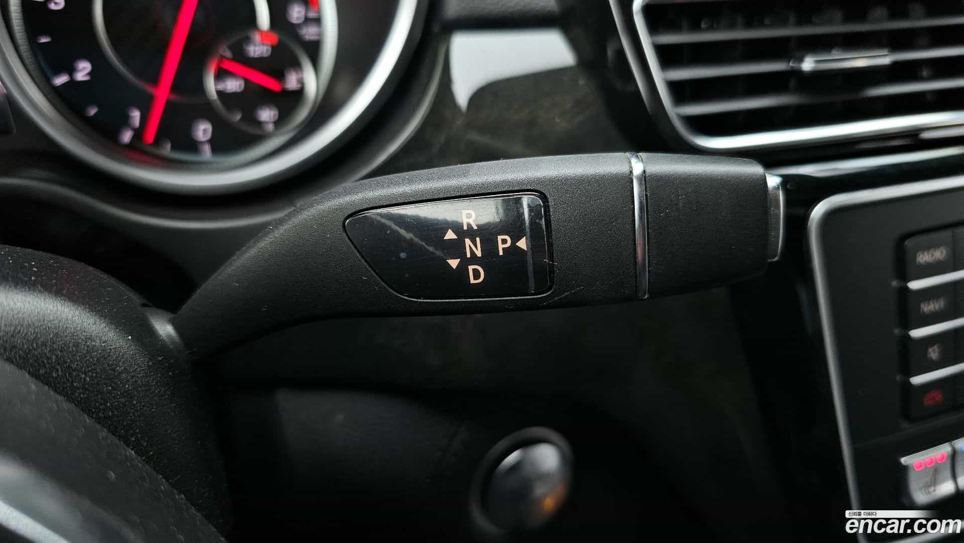 GLE-Class Mercedes-Benz 2016.2-INNER-009