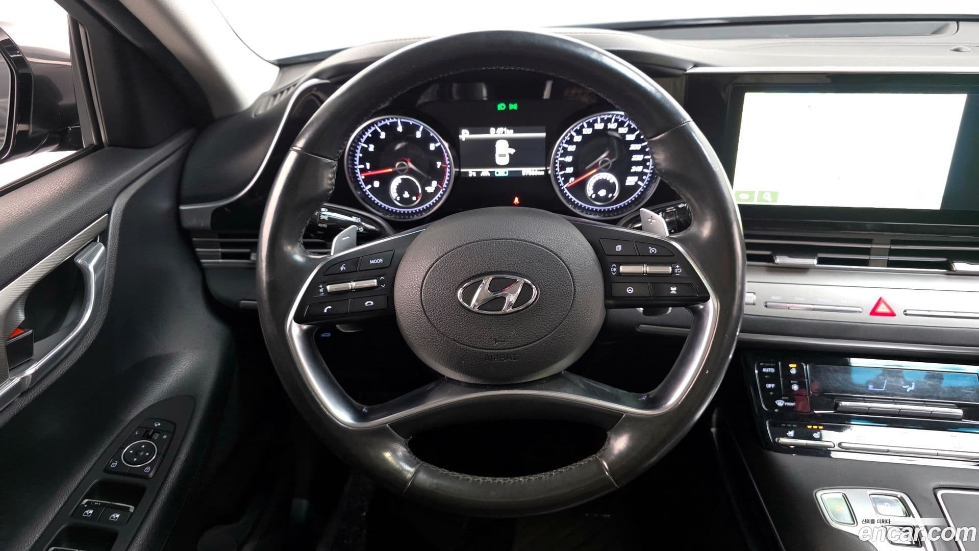 Main__Slider__Photo:Grandeur Hyundai 2020.1-12