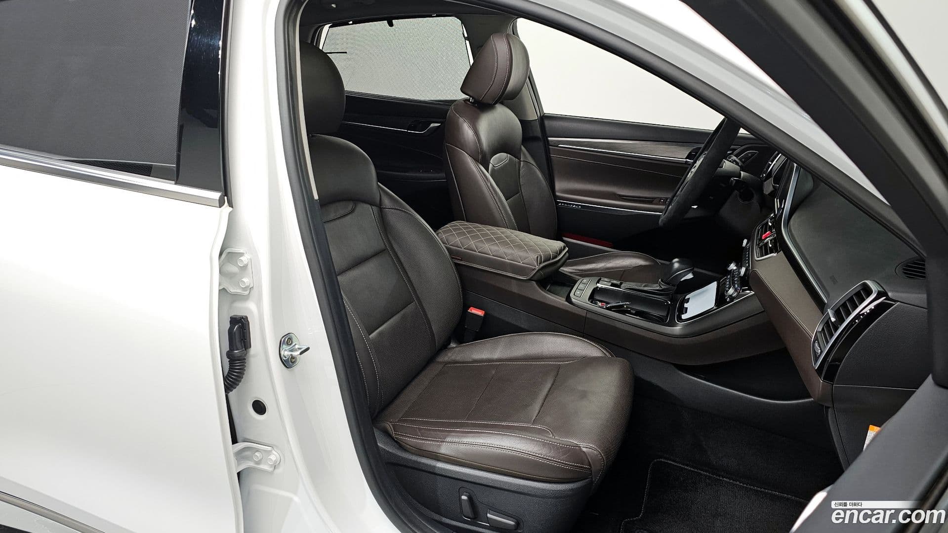 Main__Slider__Photo:Grandeur Hyundai 2018.5-9