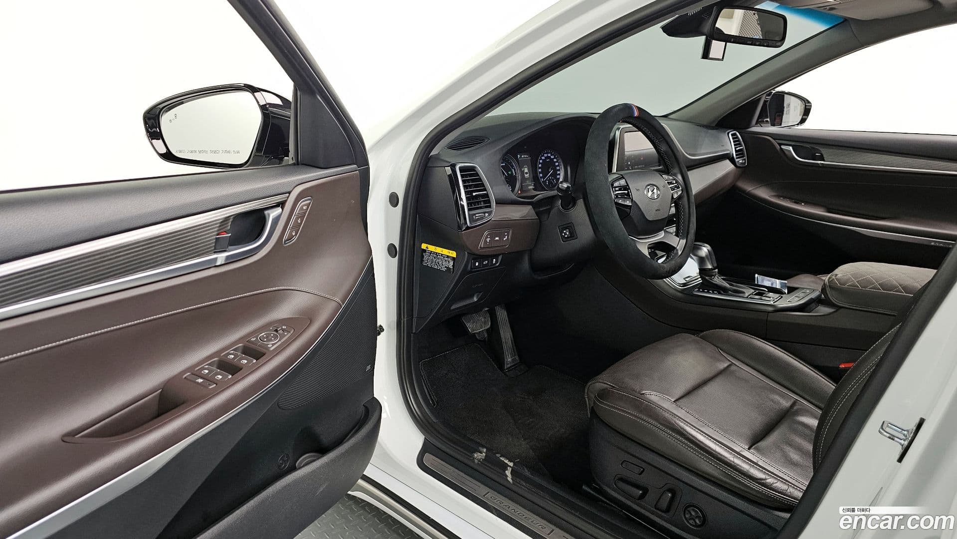 Main__Slider__Photo:Grandeur Hyundai 2018.5-10