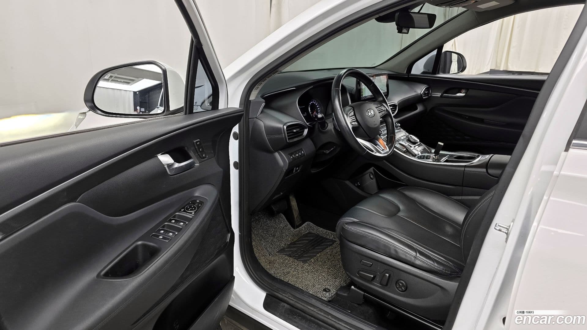 Main__Slider__Photo:Santafe Hyundai 2021.1-9