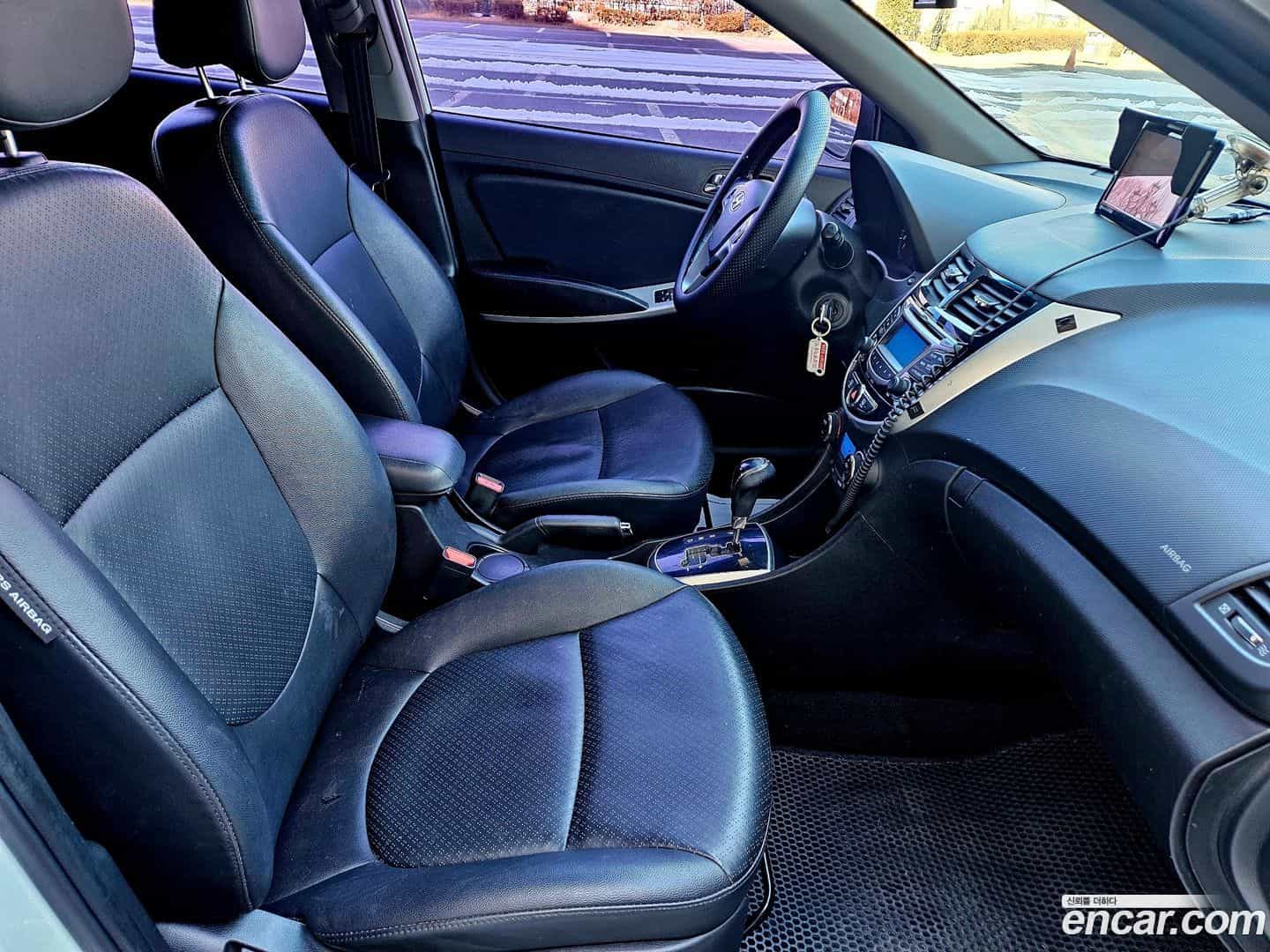 Accent Hyundai 2013.4-OPTION-017