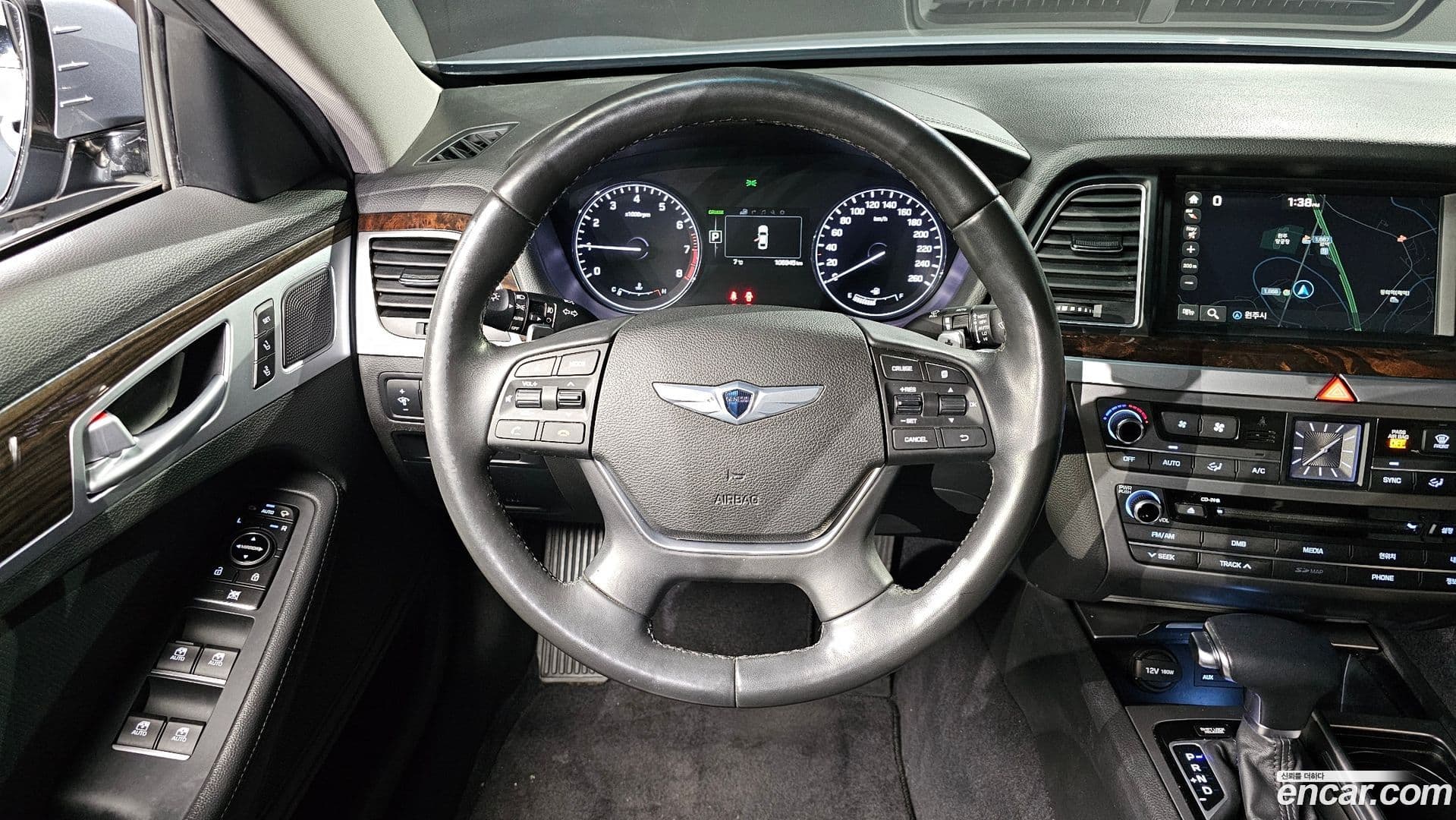 Main__Slider__Photo:Genesis Hyundai 2015.3-12