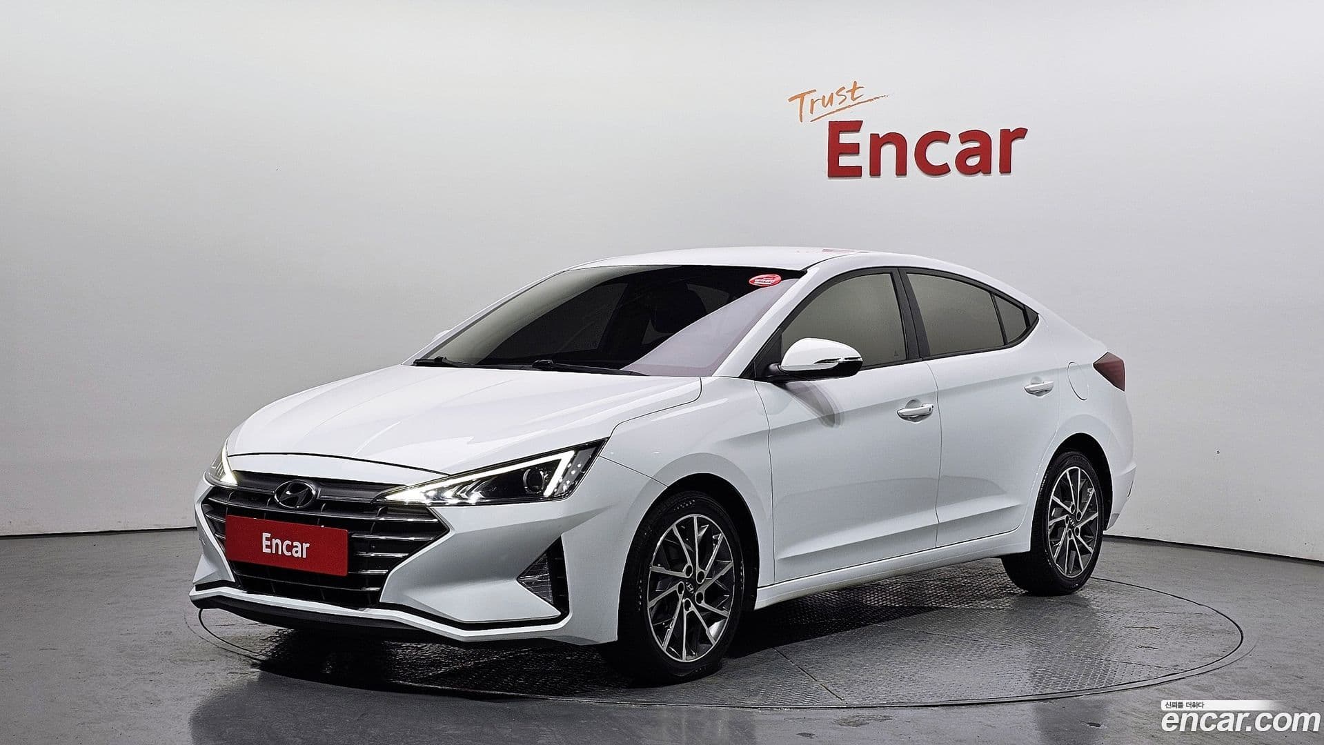 Main__Slider__Photo:AVANTE Hyundai 2019.4-0