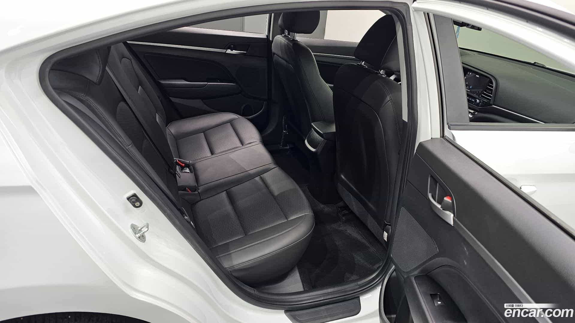 AVANTE Hyundai 2019.4-OPTION-016