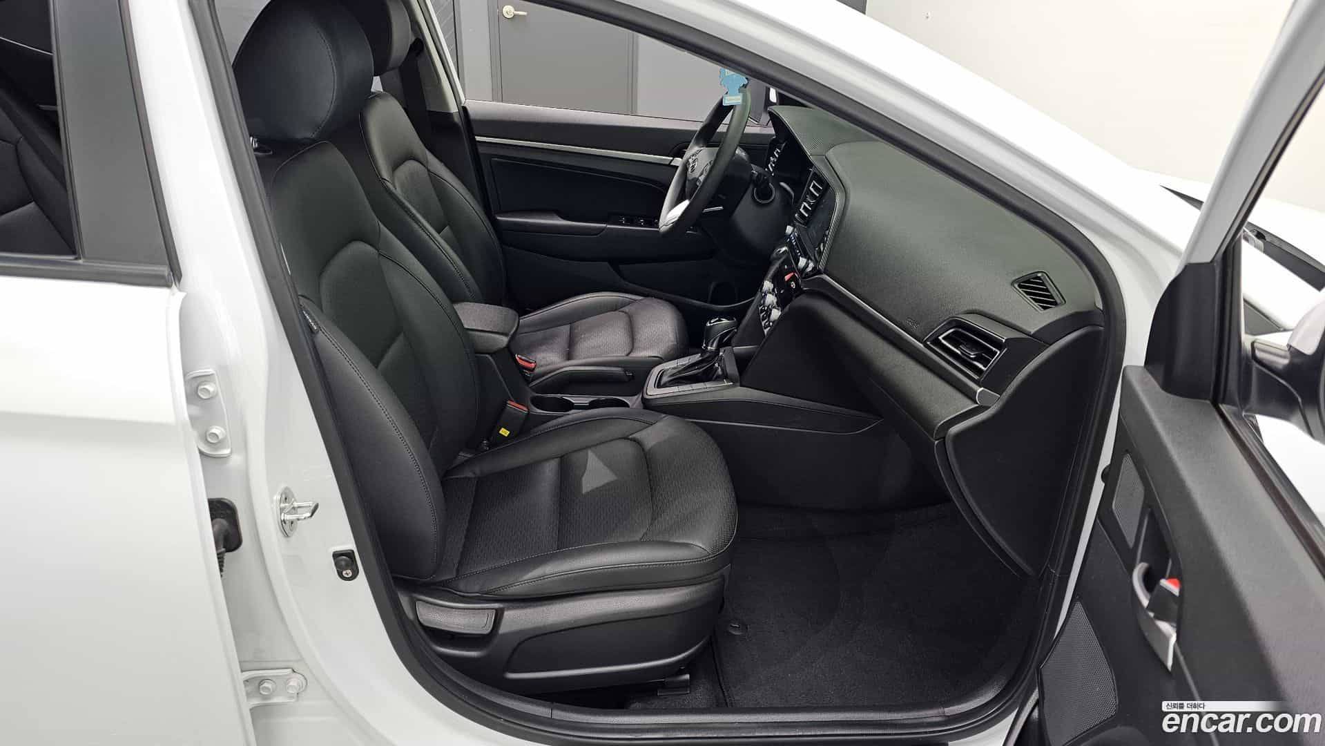 AVANTE Hyundai 2019.4-OPTION-017