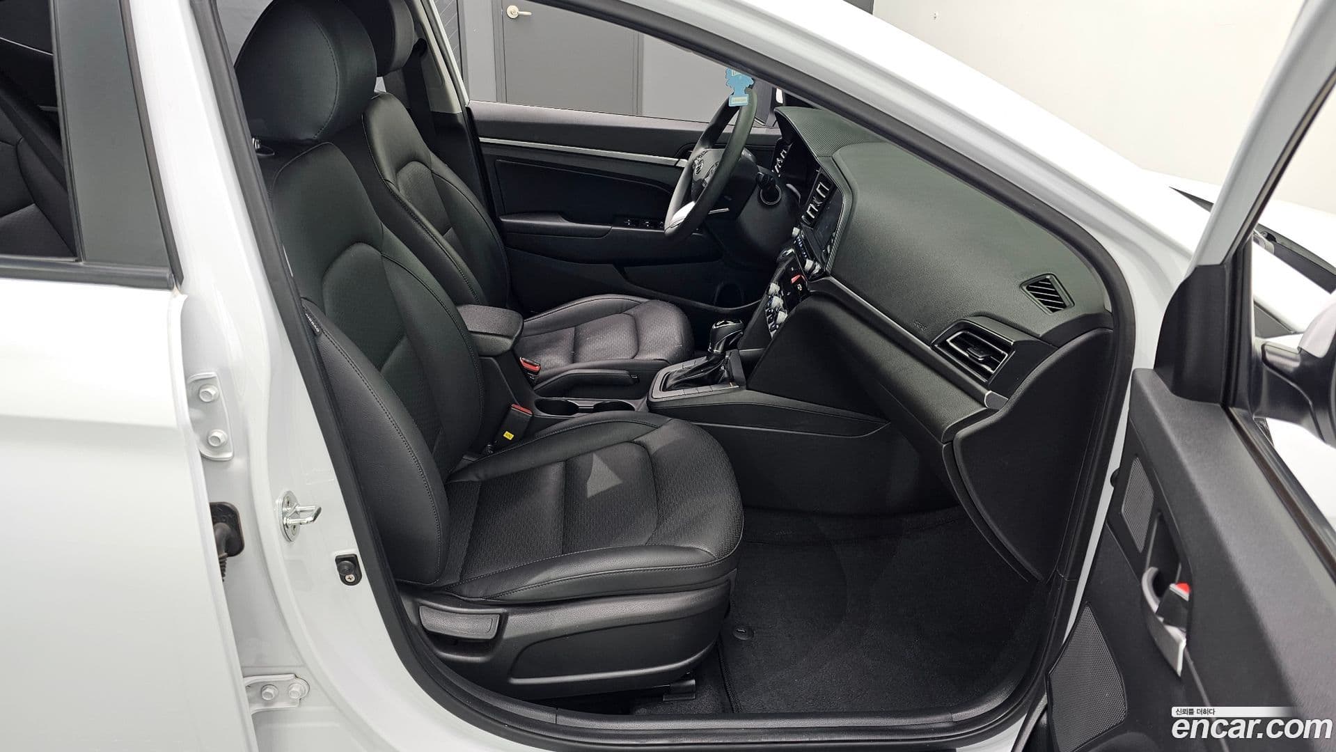 Main__Slider__Photo:AVANTE Hyundai 2019.4-12