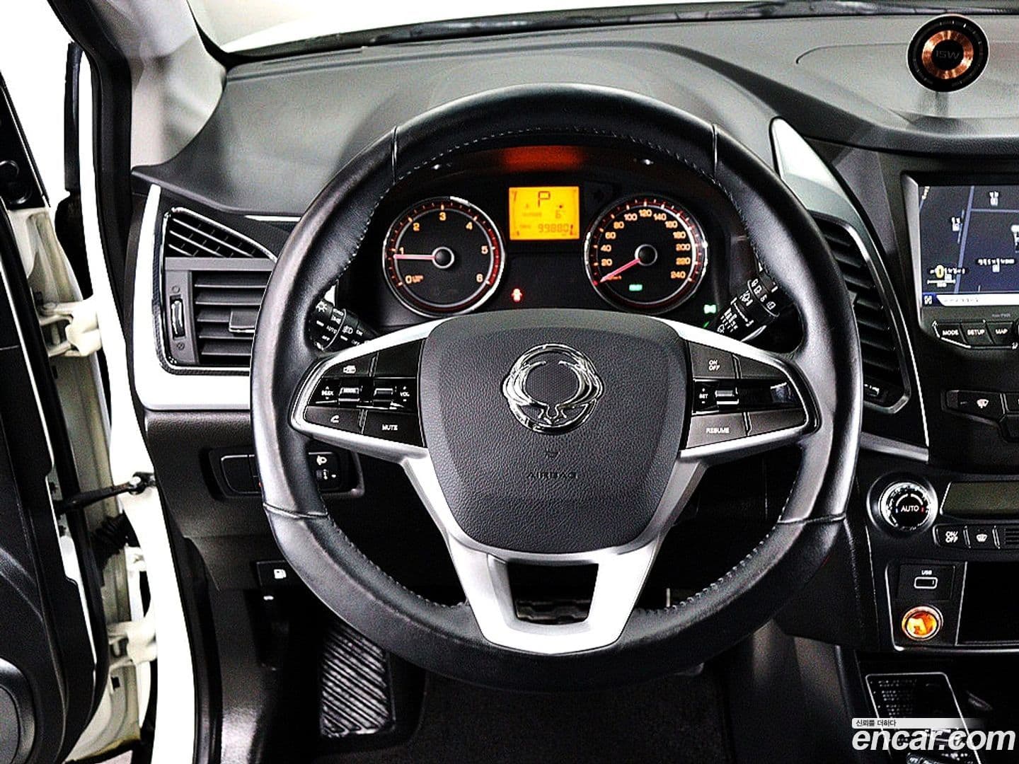 Main__Slider__Photo:KORANDO KG_Mobility_Ssangyong 2018.0-12