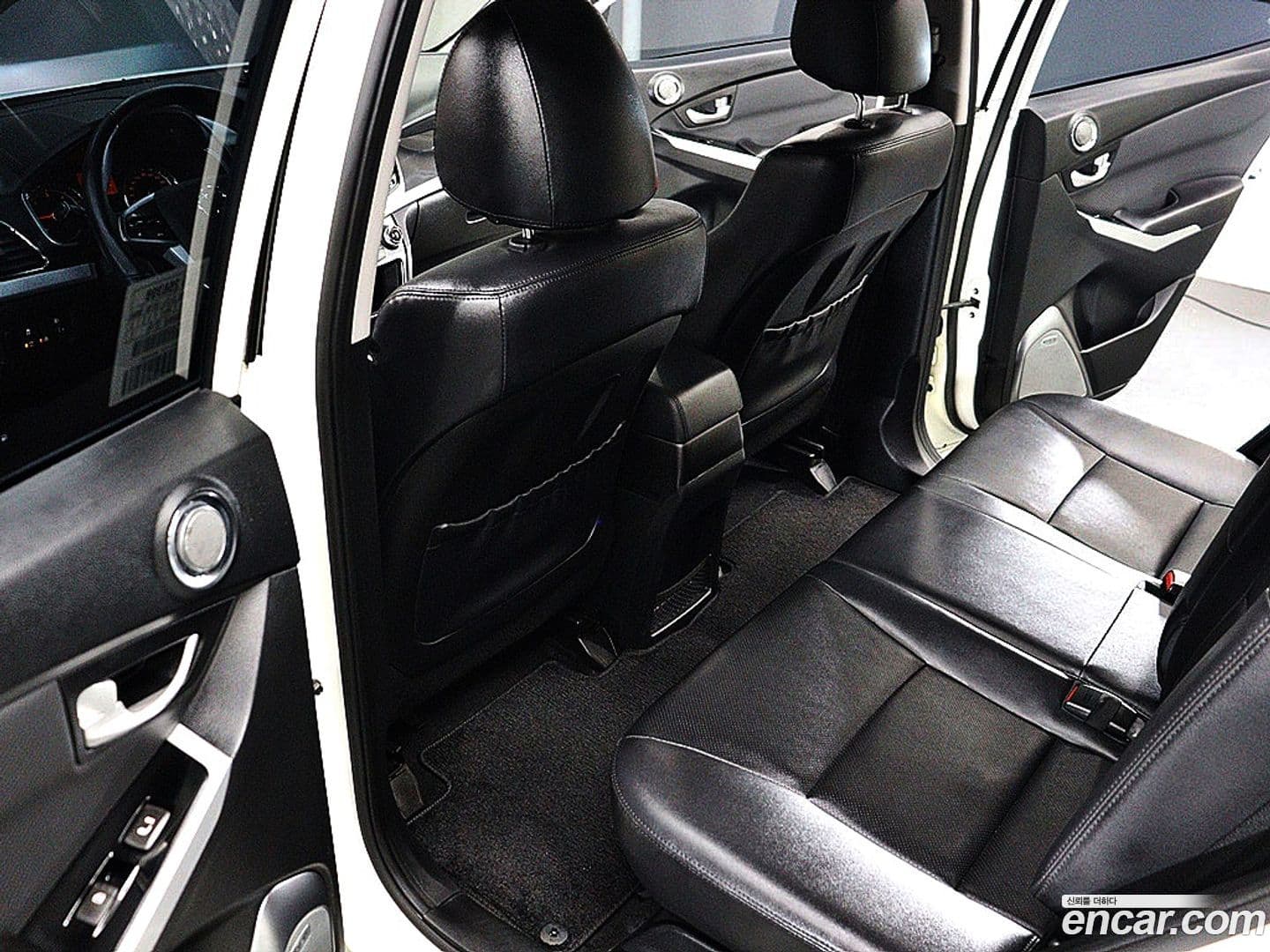 Main__Slider__Photo:KORANDO KG_Mobility_Ssangyong 2018.0-13