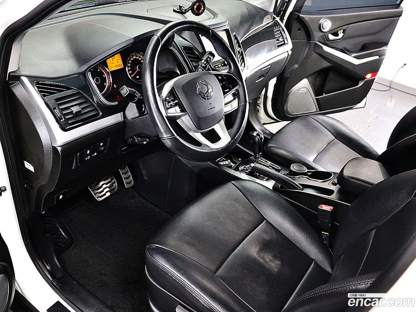 Main__Slider__Photo:KORANDO KG_Mobility_Ssangyong 2018.0-14