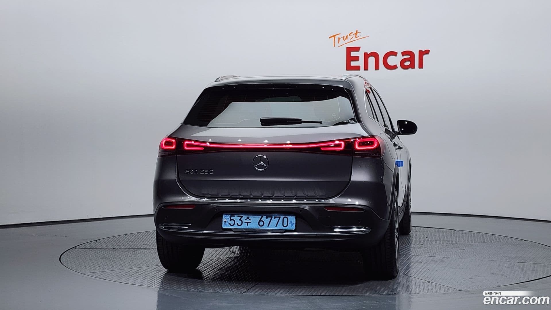 Main__Slider__Photo:EQA Mercedes-Benz 2021.10-3