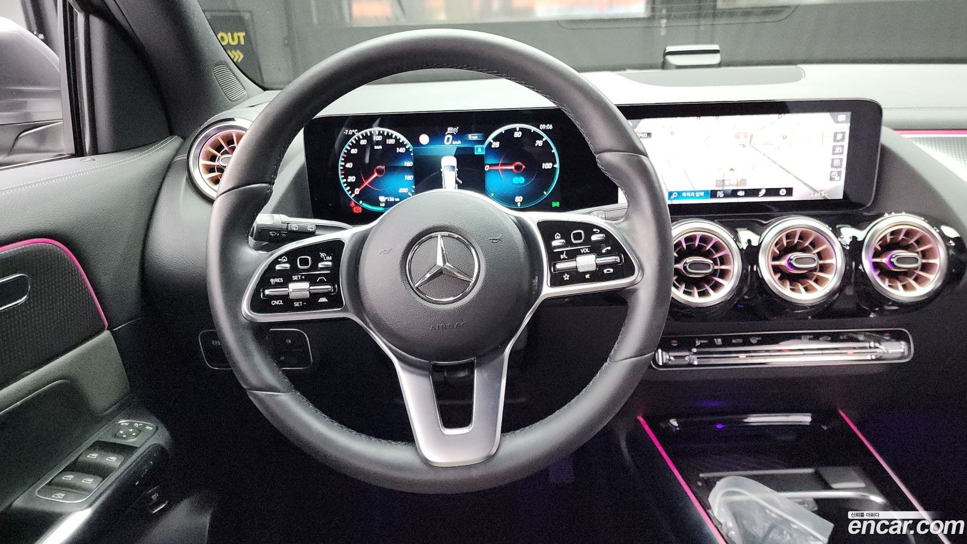 Main__Slider__Photo:EQA Mercedes-Benz 2021.10-12