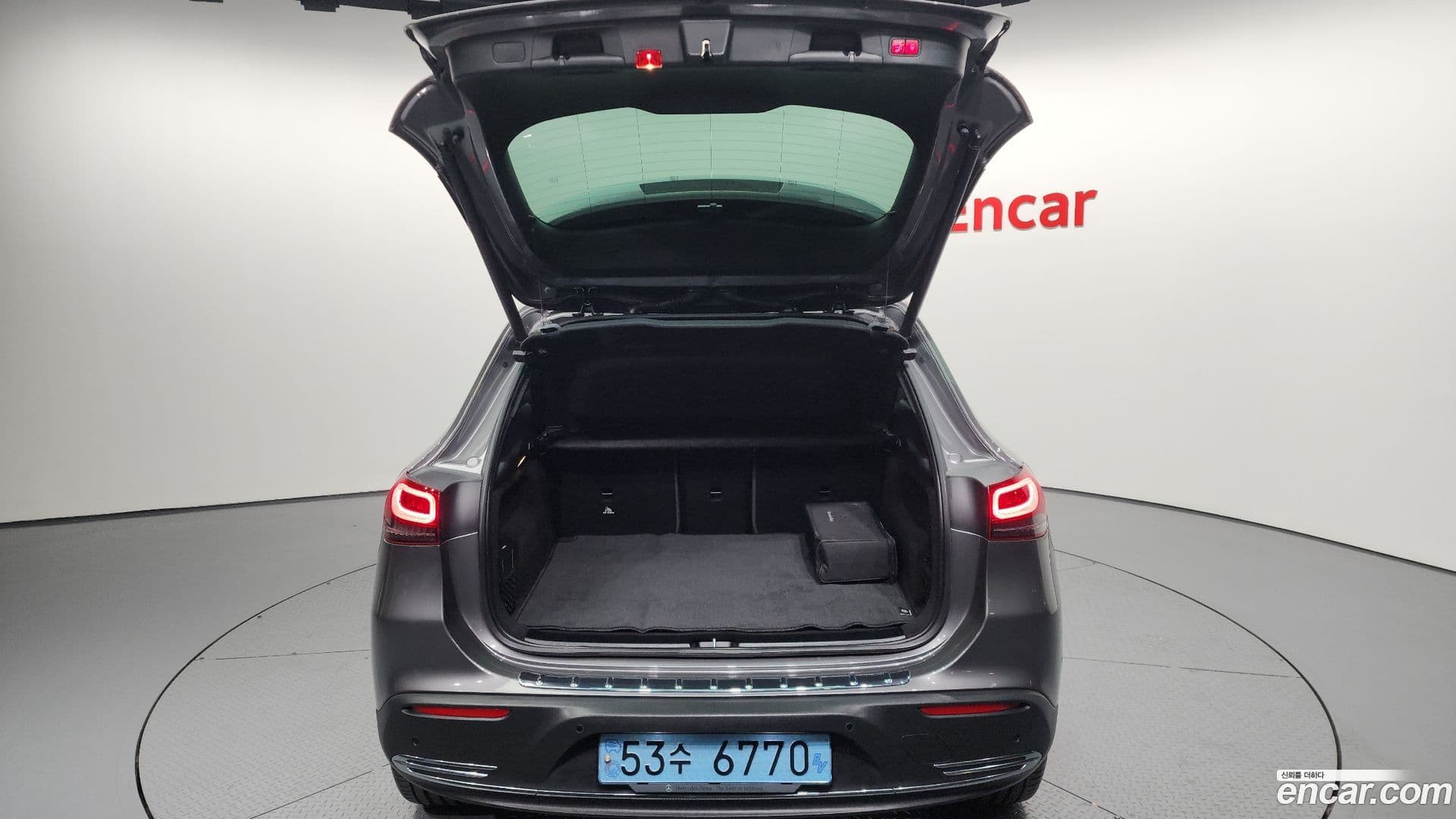 Main__Slider__Photo:EQA Mercedes-Benz 2021.10-19