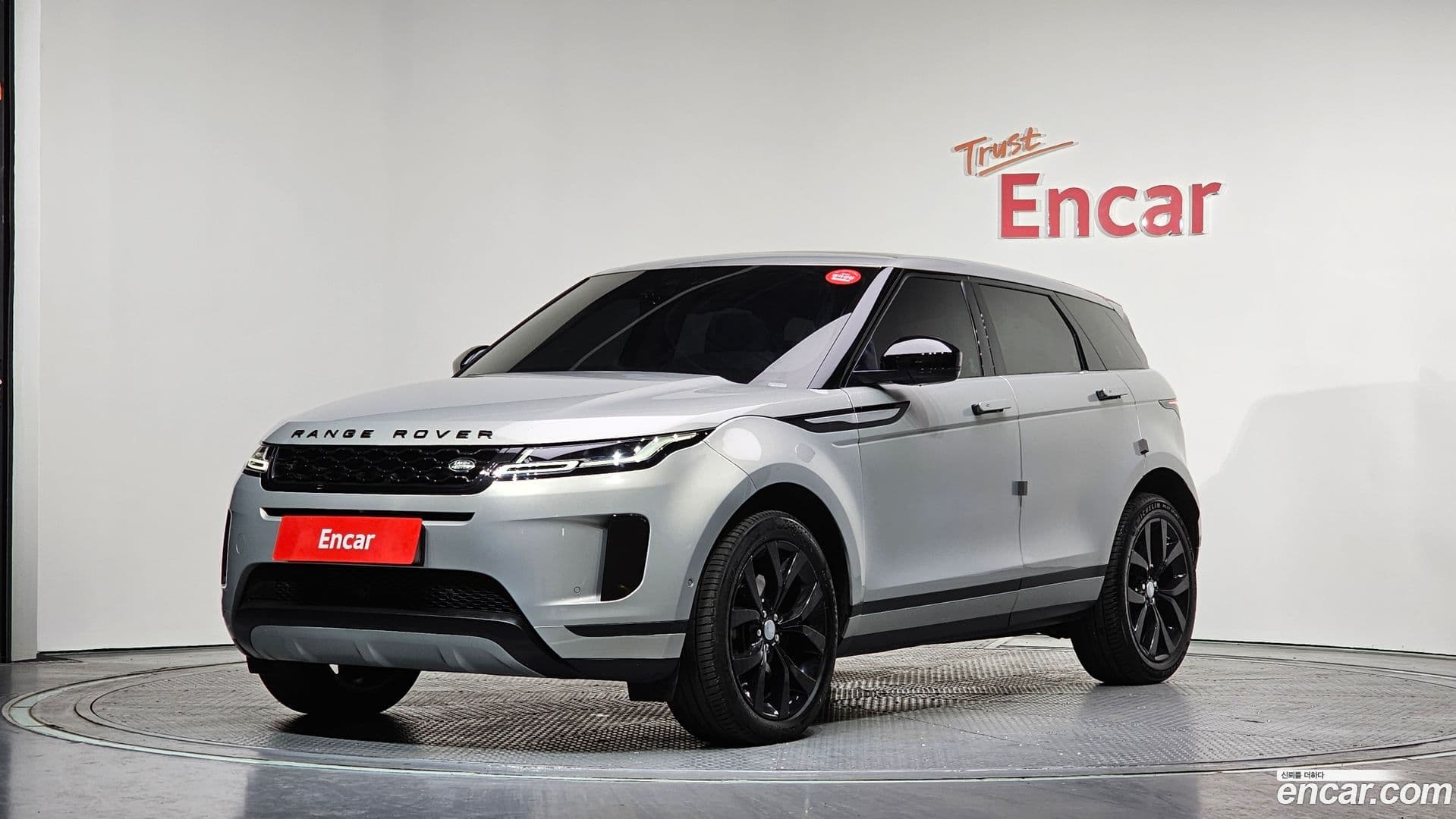 Main__Slider__Photo:Range Rover Evoque Land Rover 2020.0-0