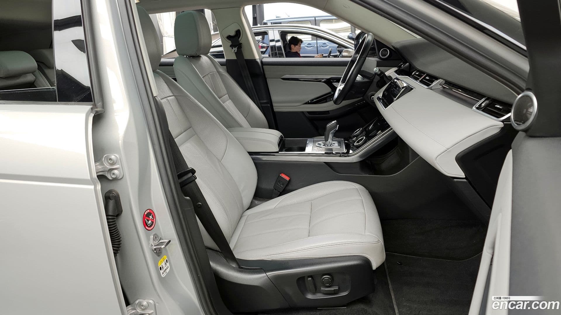 Main__Slider__Photo:Range Rover Evoque Land Rover 2020.0-10