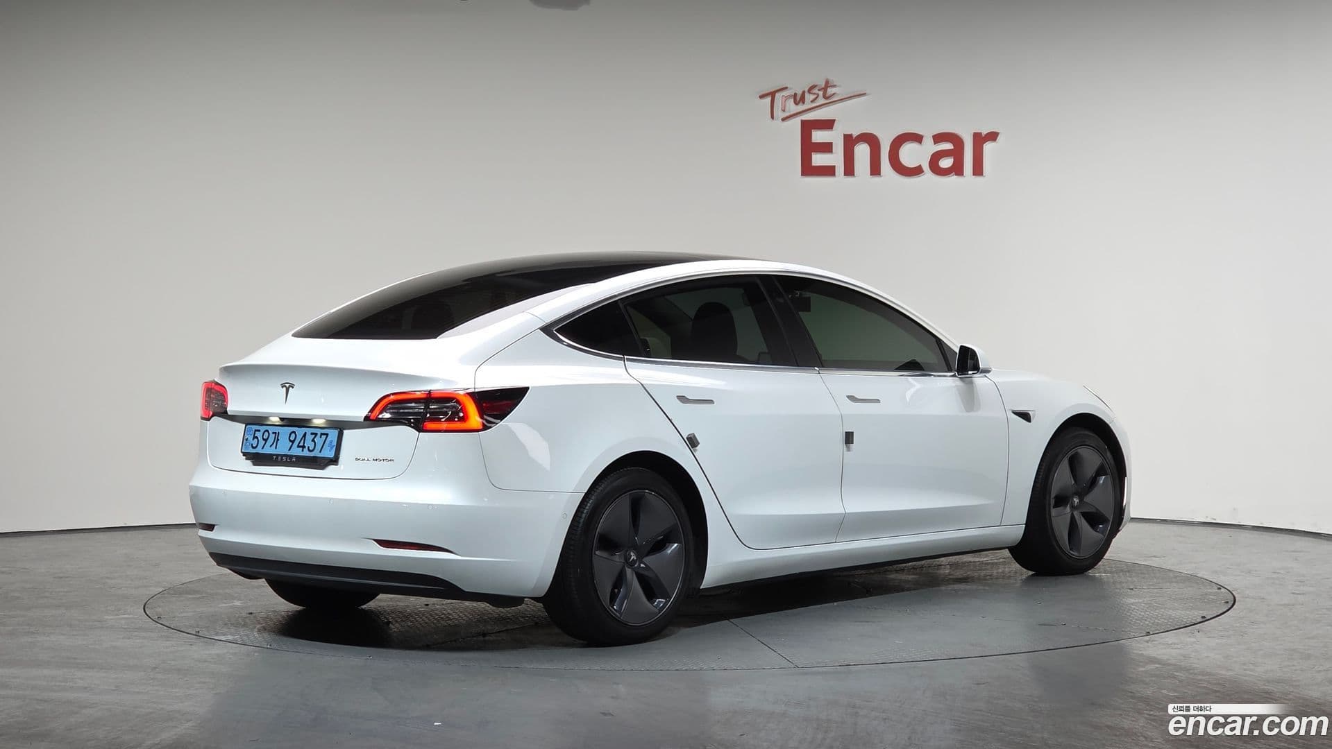 Main__Slider__Photo:Model 3 Tesla 2020.2-1