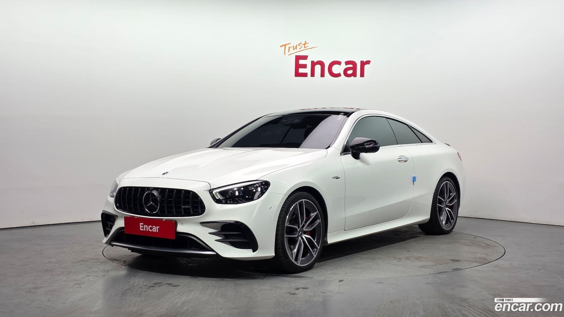 Main__Slider__Photo:E-Class Mercedes-Benz 2022.3-0