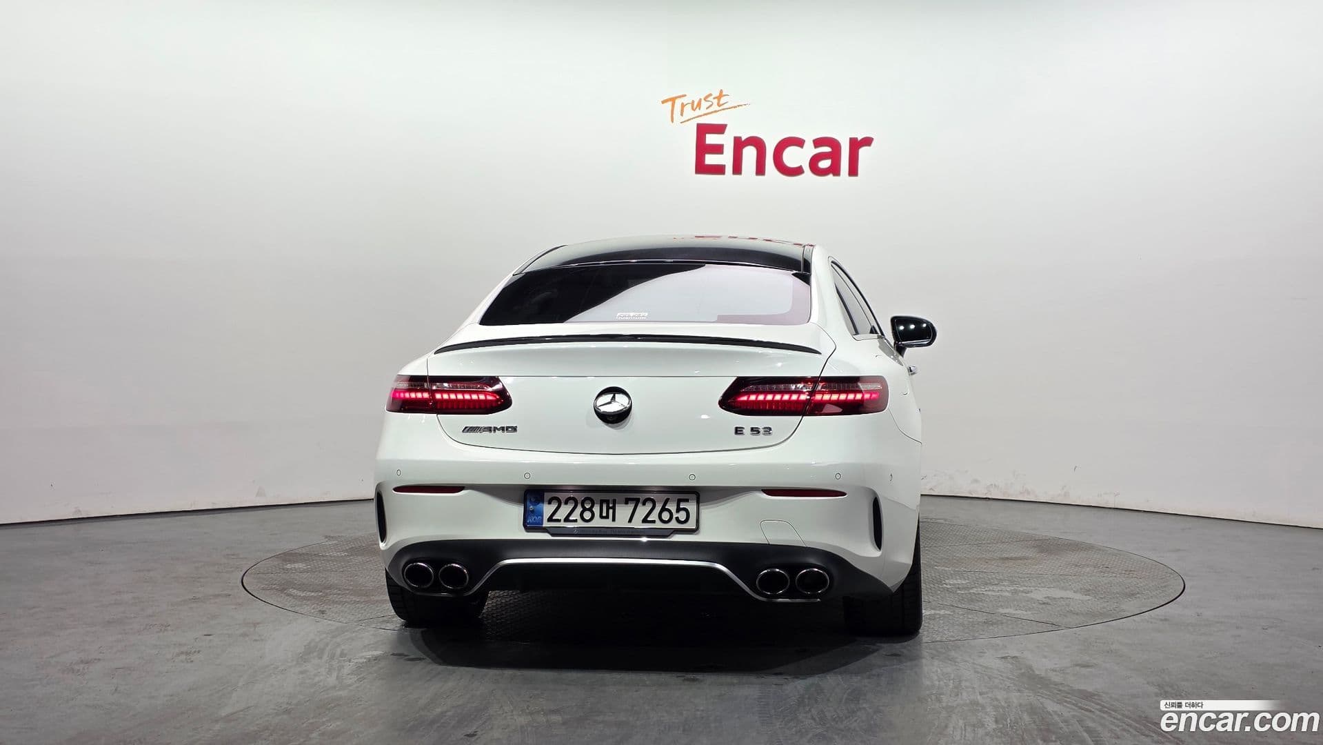 Main__Slider__Photo:E-Class Mercedes-Benz 2022.3-3