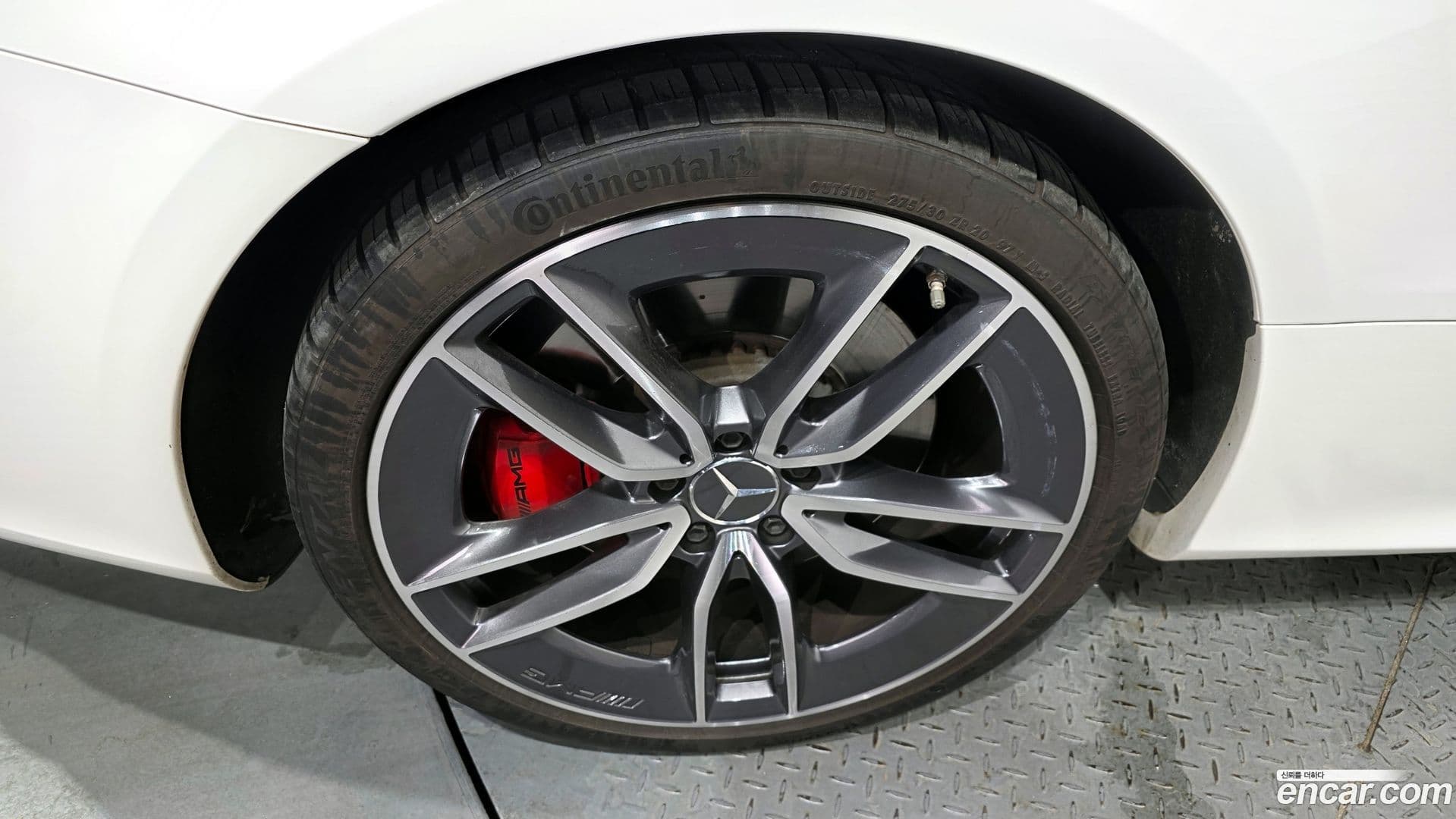 Main__Slider__Photo:E-Class Mercedes-Benz 2022.3-4