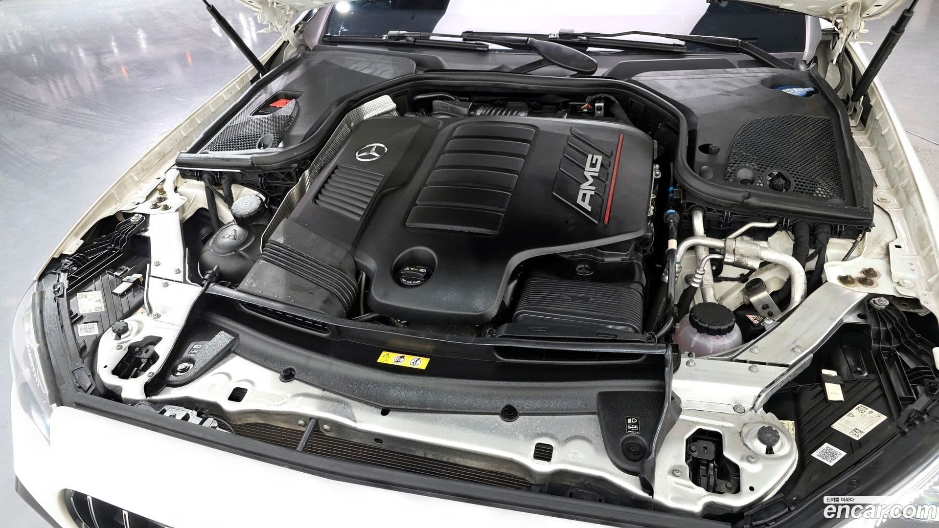 Main__Slider__Photo:E-Class Mercedes-Benz 2022.3-5