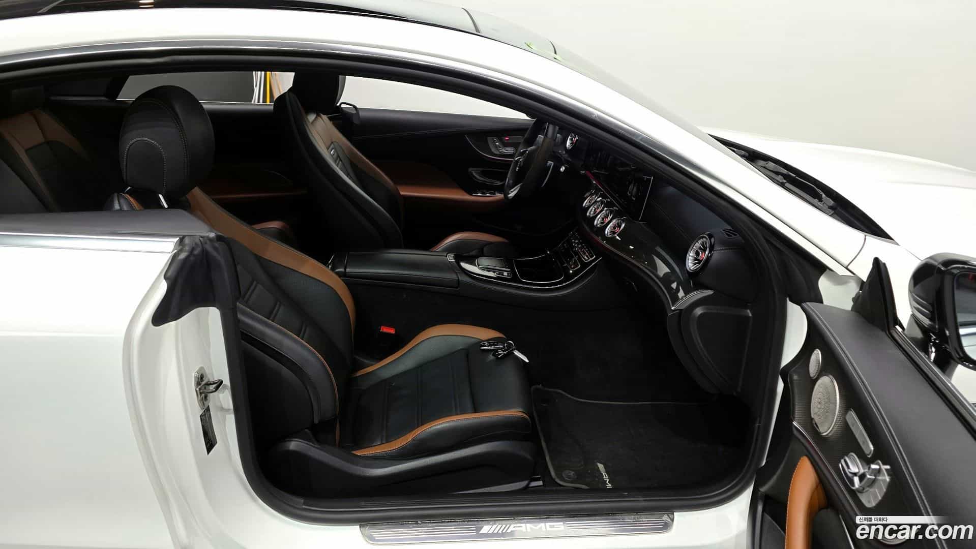 E-Class Mercedes-Benz 2022.3-INNER-010