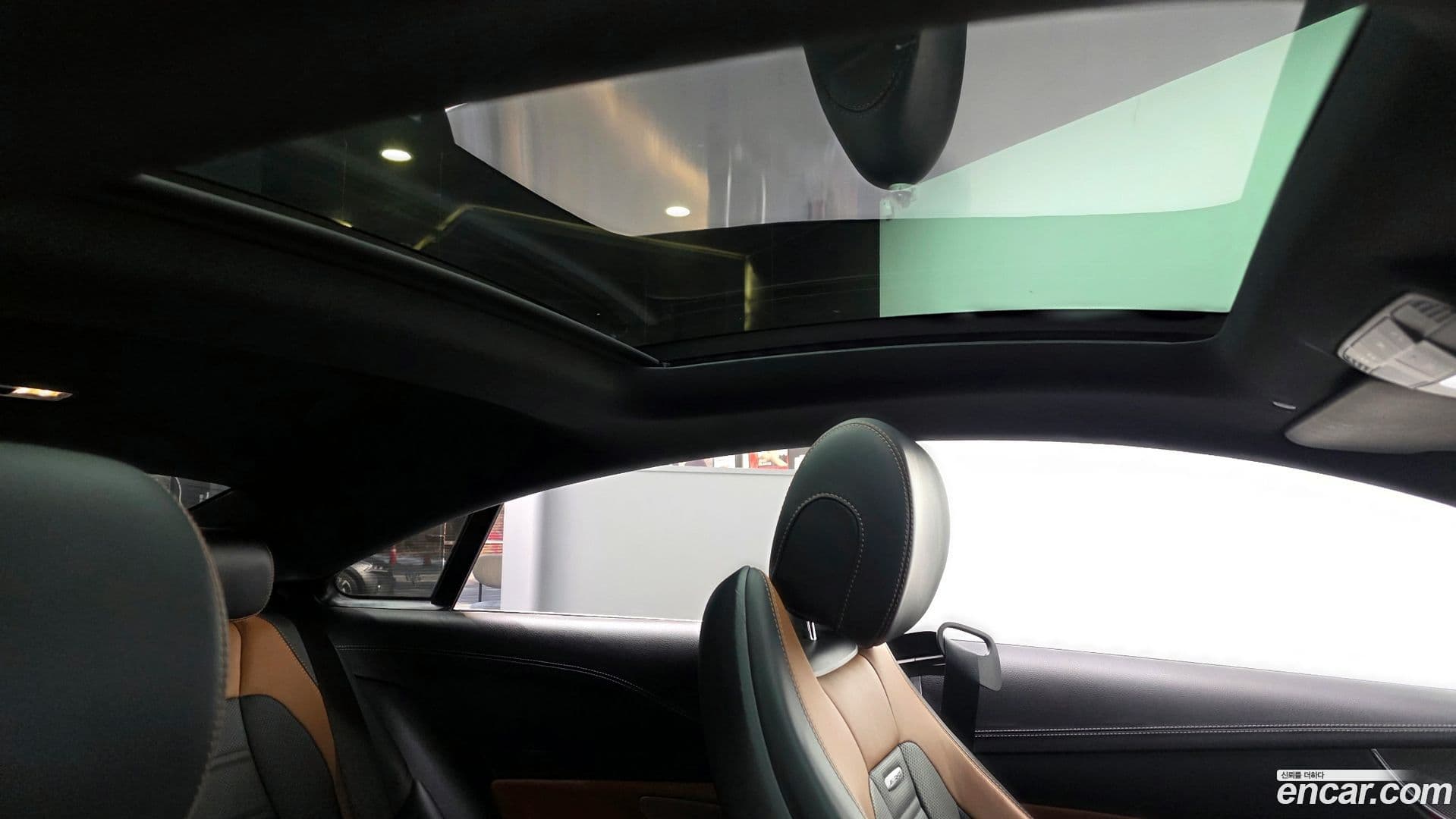 Main__Slider__Photo:E-Class Mercedes-Benz 2022.3-18