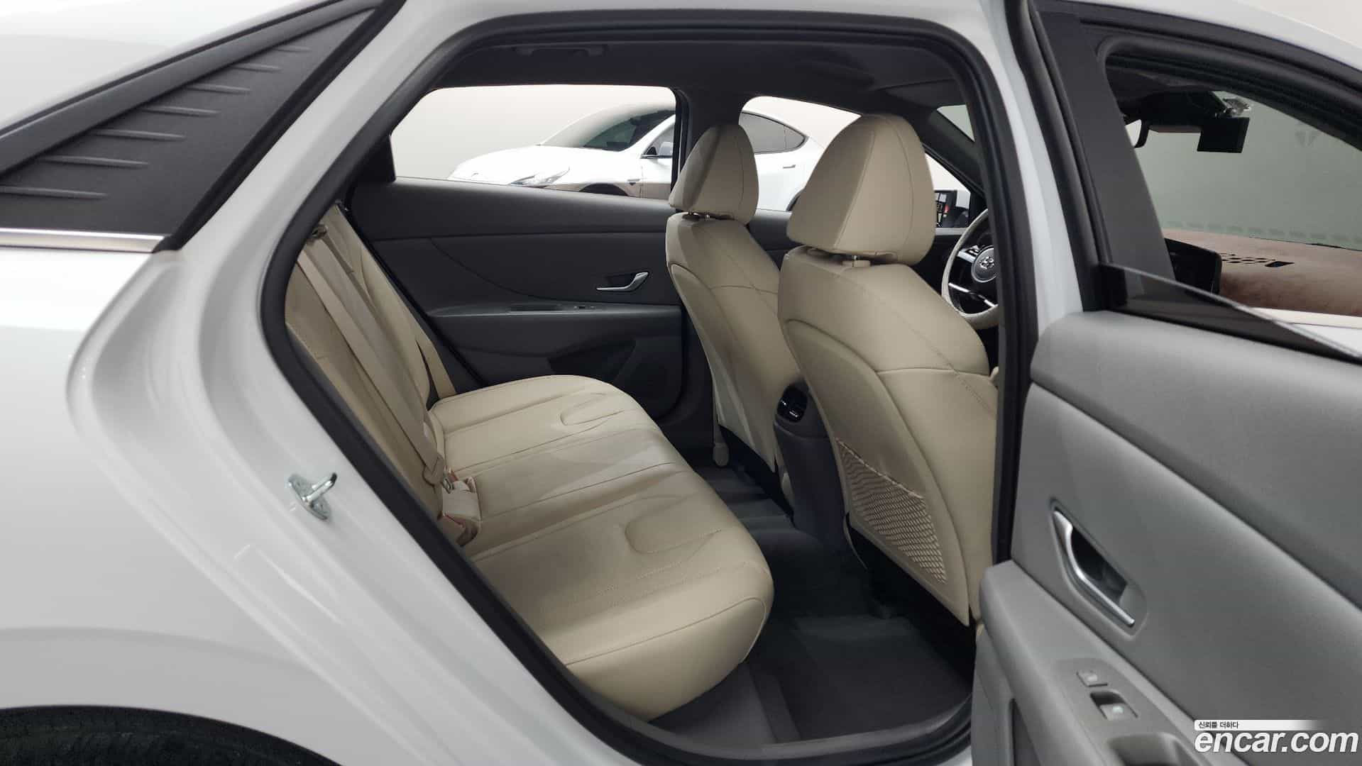 AVANTE Hyundai 2022.11-OPTION-016