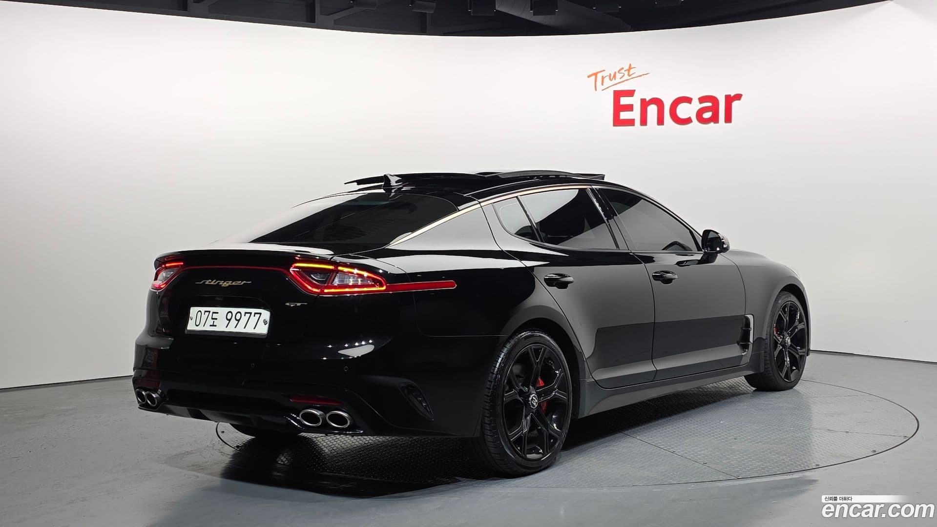 Main__Slider__Photo:Stinger Kia 2018.7-1