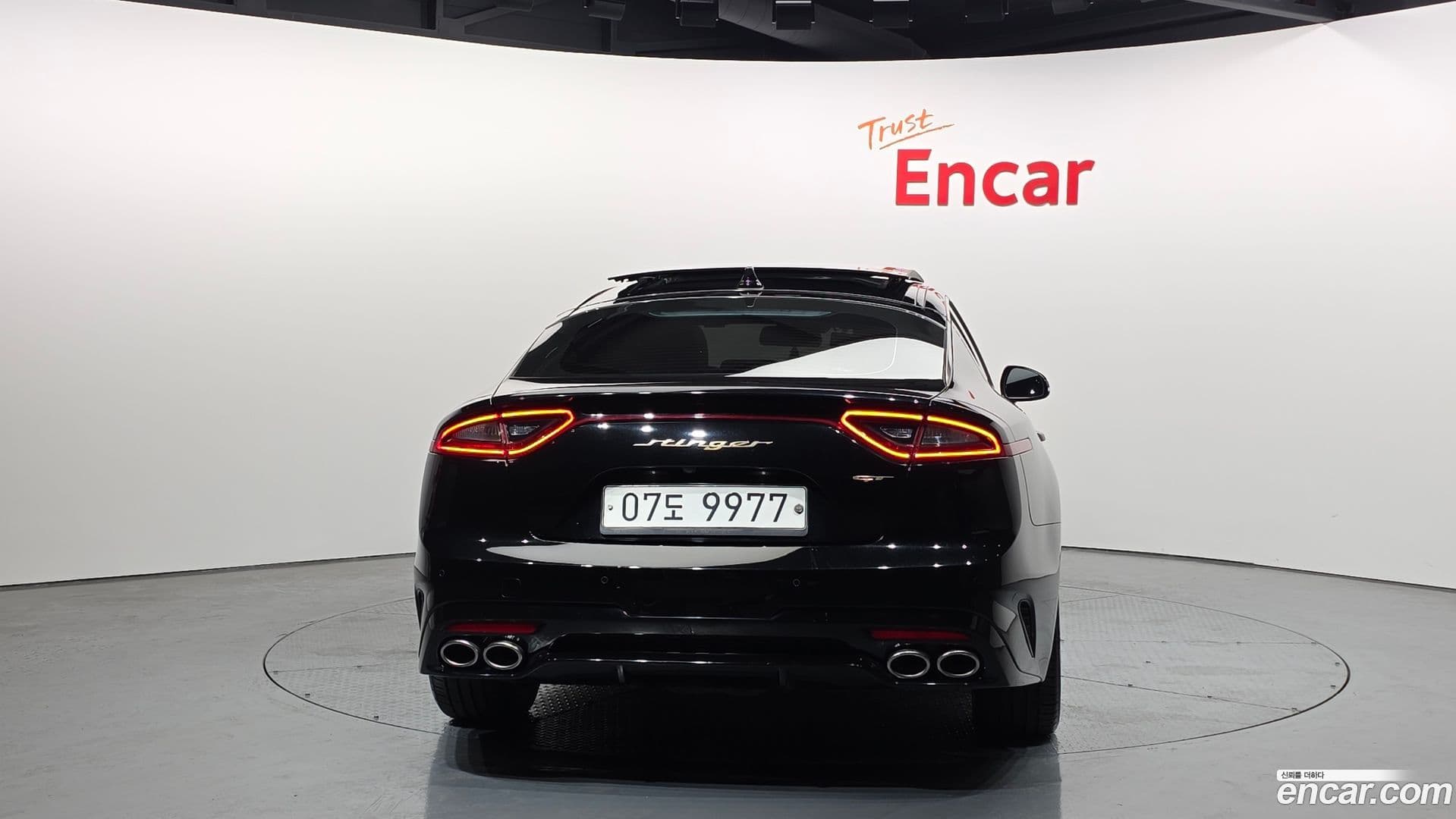 Main__Slider__Photo:Stinger Kia 2018.7-3