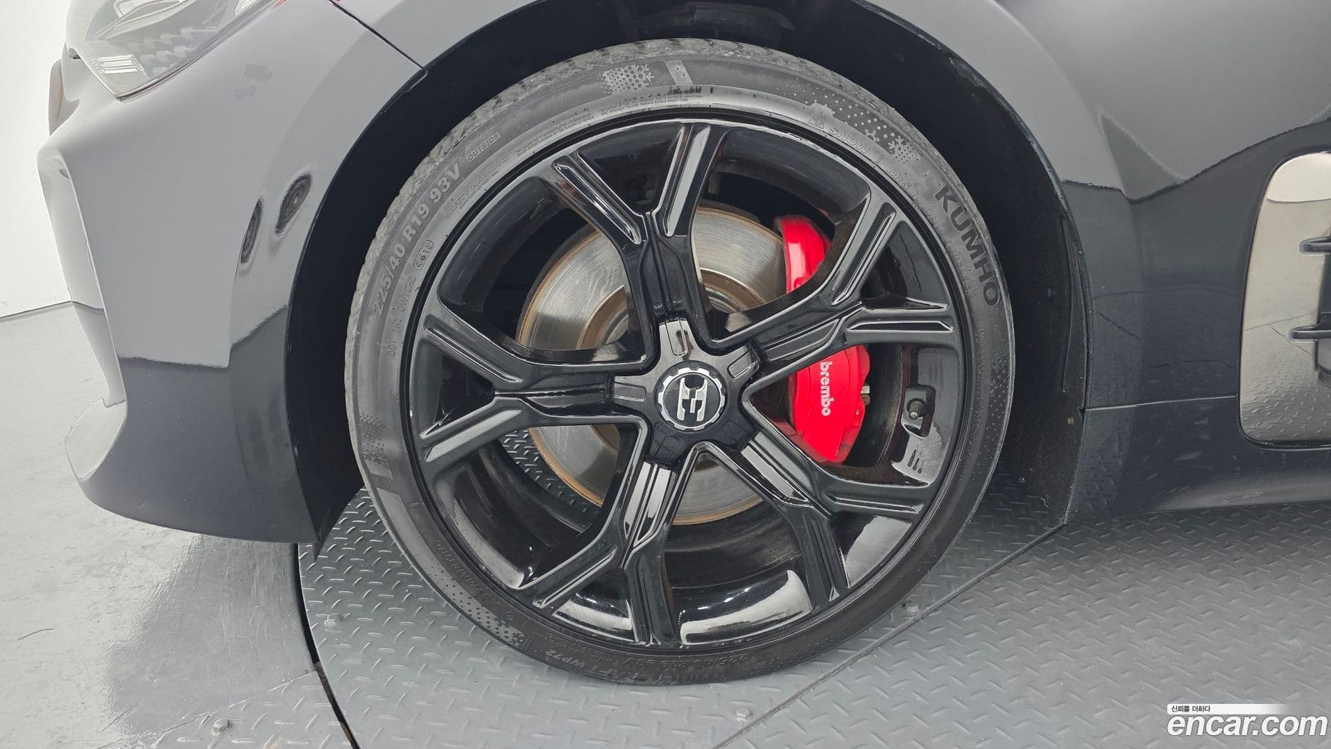 Main__Slider__Photo:Stinger Kia 2018.7-4