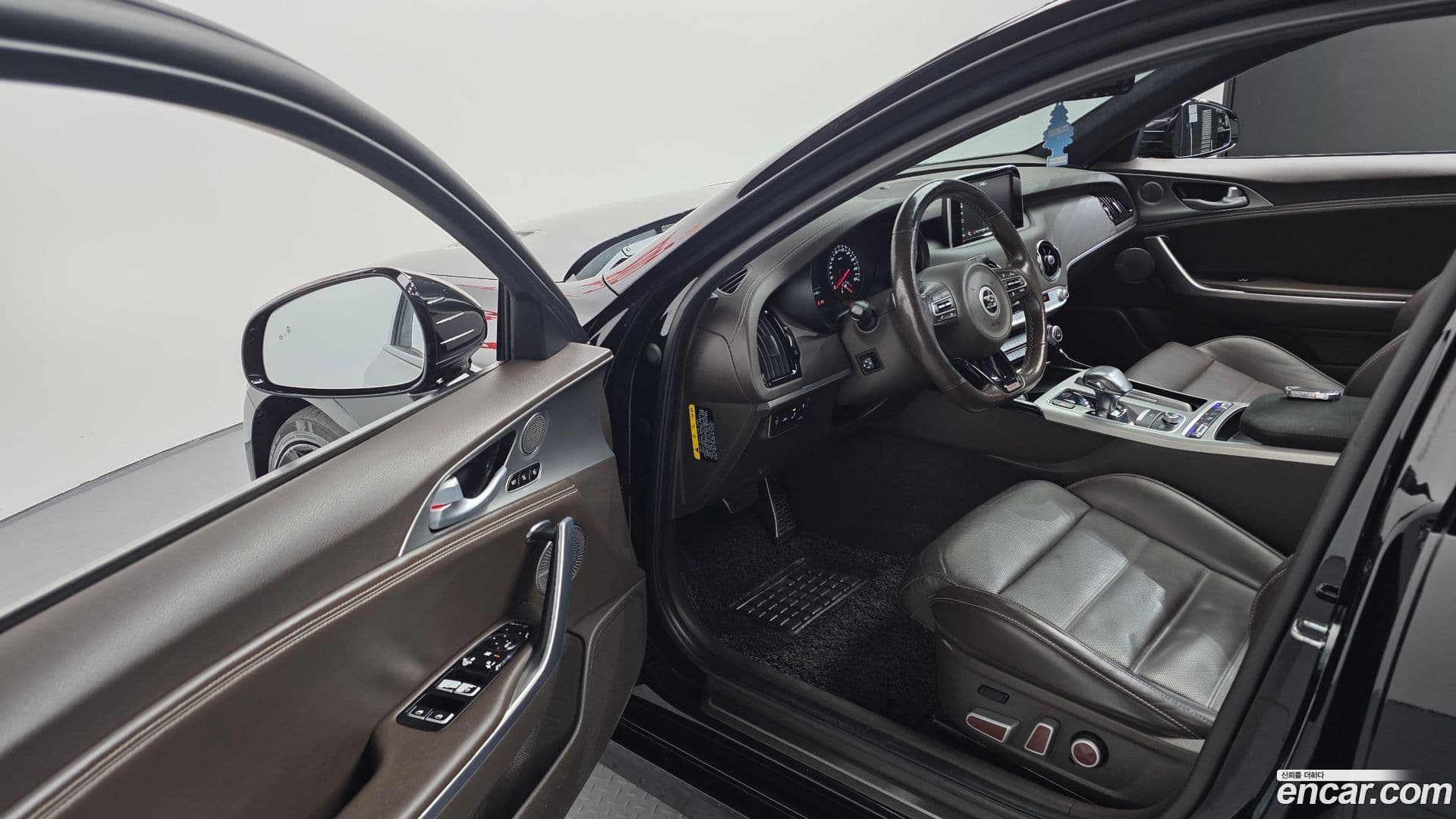 Main__Slider__Photo:Stinger Kia 2018.7-12