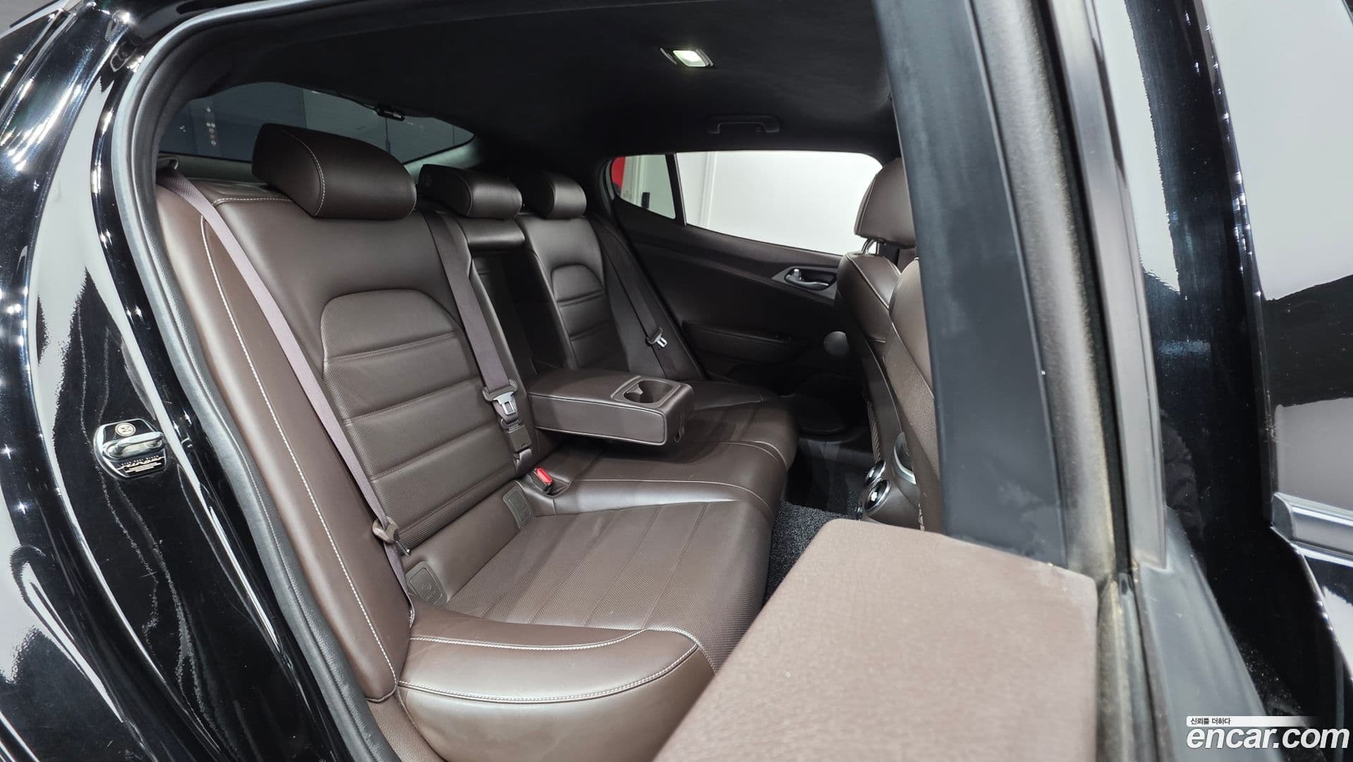 Main__Slider__Photo:Stinger Kia 2018.7-18