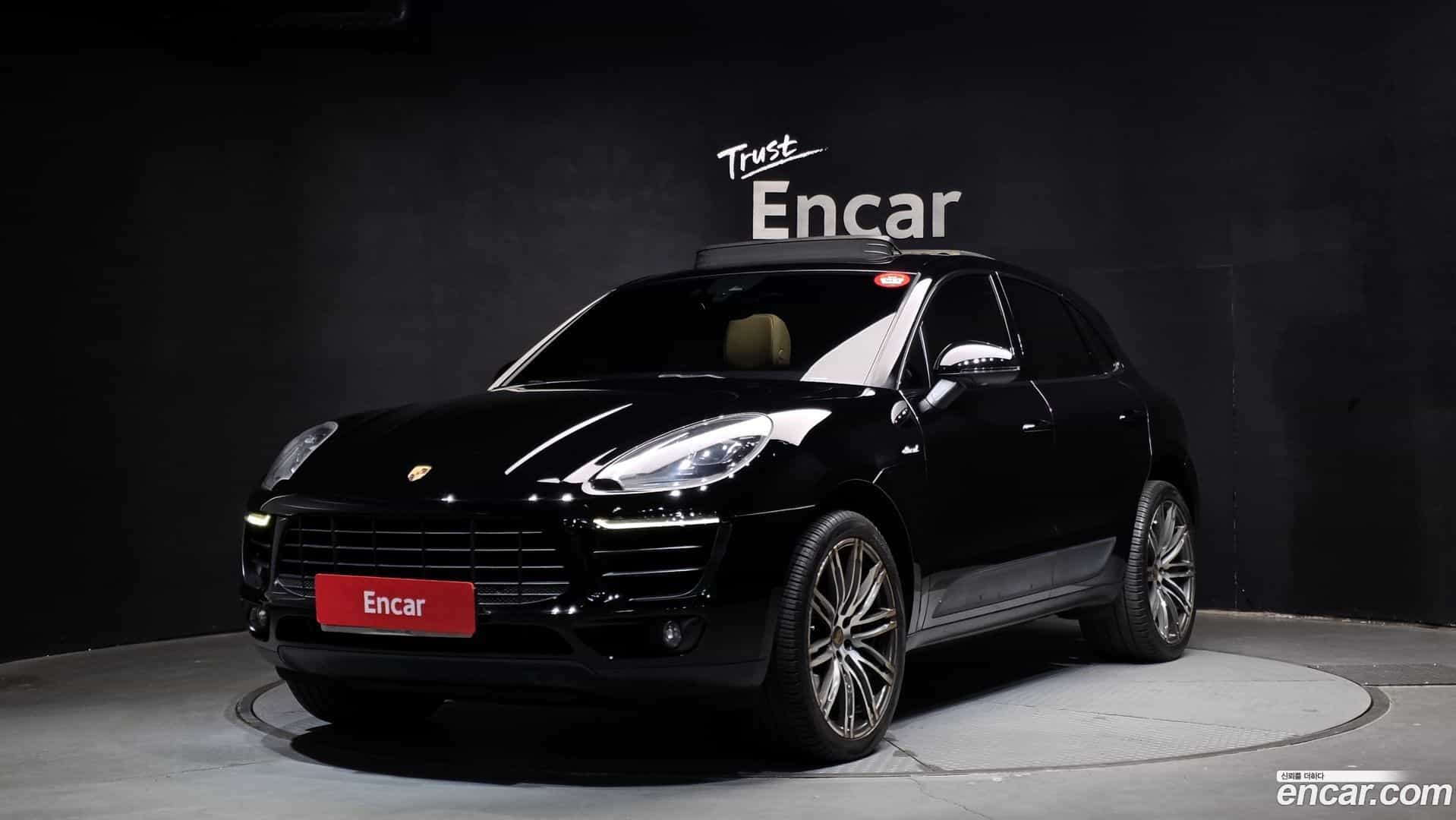 Macan Porsche 2016.10-OUTER-001